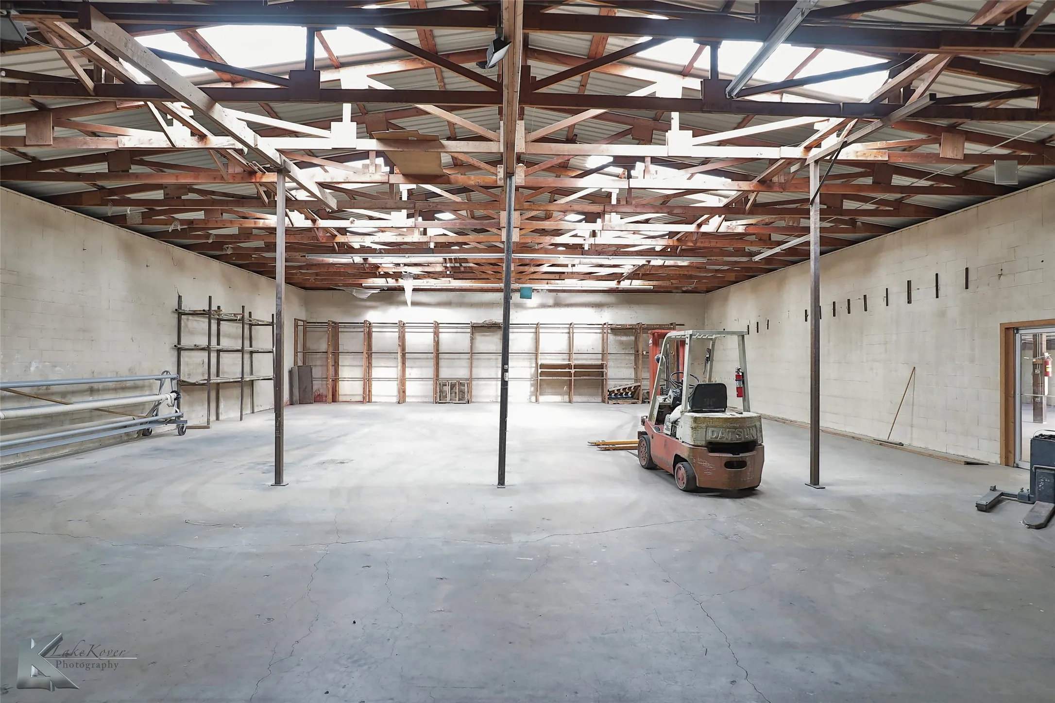 Retail For Sale in Taylor County , 1402 S Clack Street, Abilene, Texas 79605, 0, 0, Garage spaces, 0 Sqft, built in 1976, Preowned, Price $1,500,000, mls#20800914, Real Estate Agent in Abilene, Homes For Sale in Taylor county, Homes For Sale in Abilene, Realtor in Abilene Texas, Real Estate Brokerage Independent Realty Texas, Luminita Cordes Realtor
