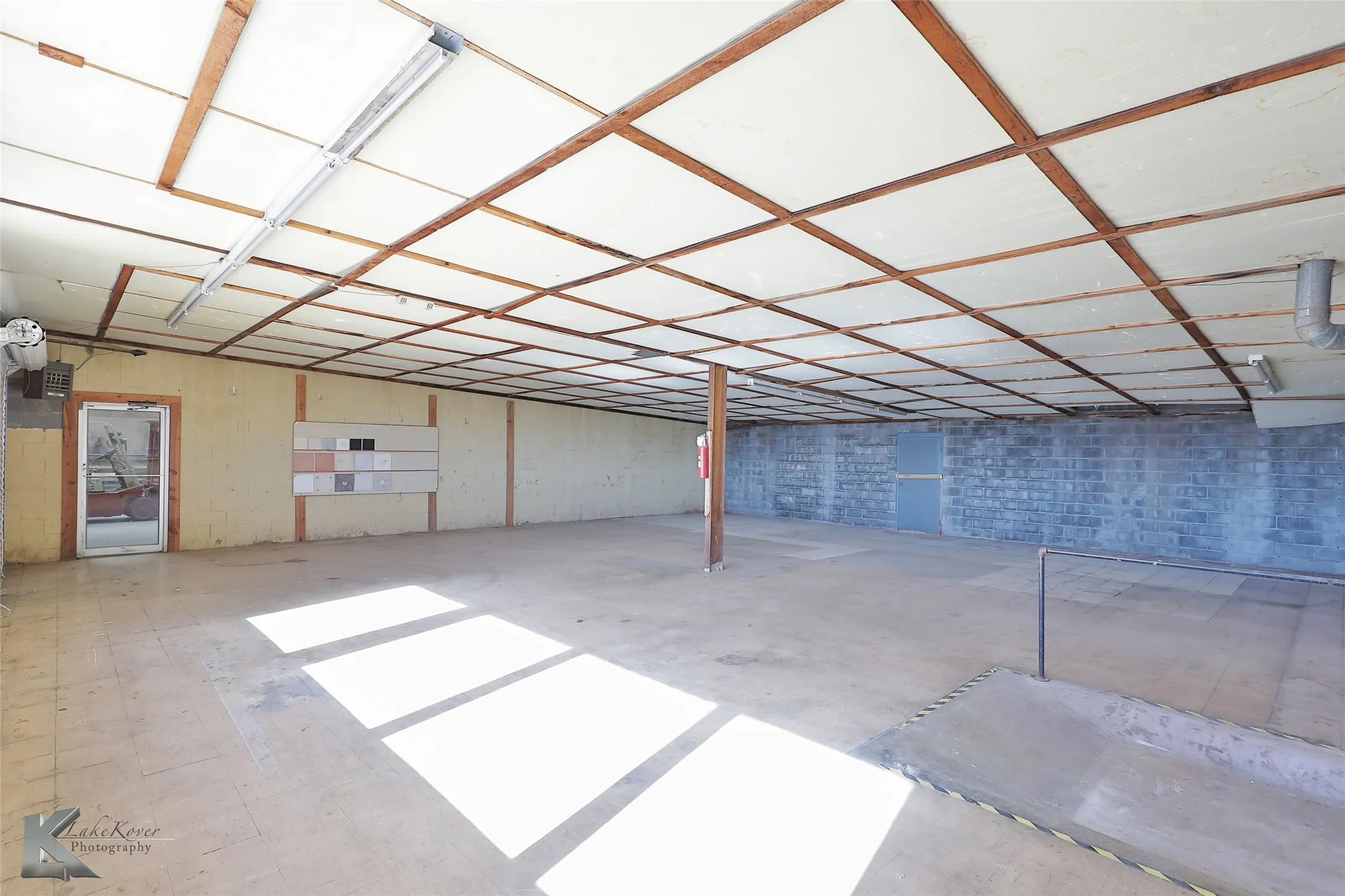 Retail For Sale in Taylor County , 1402 S Clack Street, Abilene, Texas 79605, 0, 0, Garage spaces, 0 Sqft, built in 1976, Preowned, Price $1,500,000, mls#20800914, Real Estate Agent in Abilene, Homes For Sale in Taylor county, Homes For Sale in Abilene, Realtor in Abilene Texas, Real Estate Brokerage Independent Realty Texas, Luminita Cordes Realtor