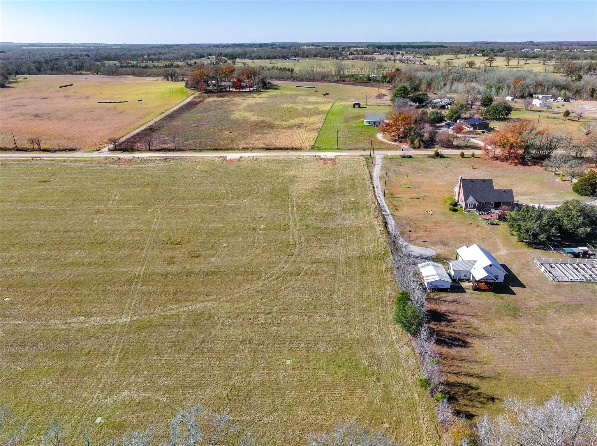 Birds eye view of property featuring a rural view