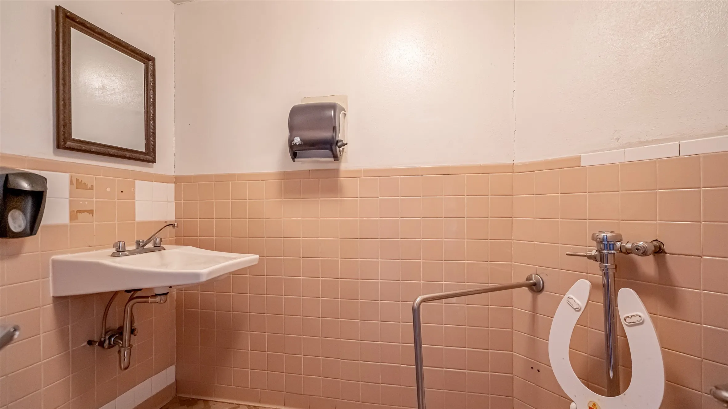 Business For Rent in Tarrant County , 701 S Cherry Lane, White Settlement, Texas 76108, 0, 0, Garage spaces, 0 Sqft, built in 1959, Preowned, mls#20802646, Real Estate Agent in White Settlement, Homes For Rent in Tarrant county, Homes For Rent in White Settlement, Realtor in White Settlement Texas, Real Estate Brokerage Independent Realty Texas, Luminita Cordes Realtor