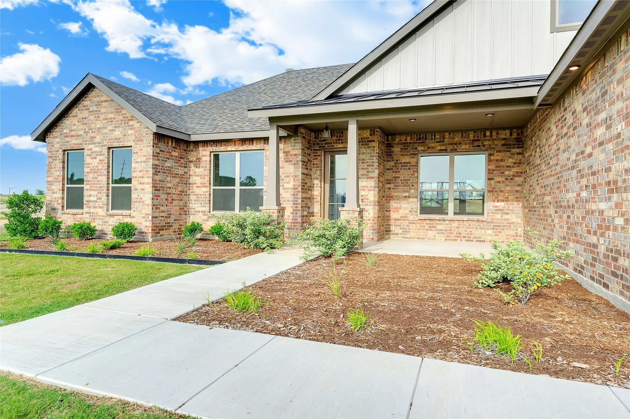 Single Family Residence For Sale in Parker County , 412 COLLUM View, Azle, Texas 76020, 5 Bedroom, 4 Bathroom, 3 Garage spaces, 2,809 Sqft, built in 2024, New Construction - Complete, mls#20803167, Real Estate Agent in Azle, Homes For Sale in Parker county, Homes For Sale in Azle, Realtor in Azle Texas, Real Estate Brokerage Independent Realty Texas, Luminita Cordes Realtor