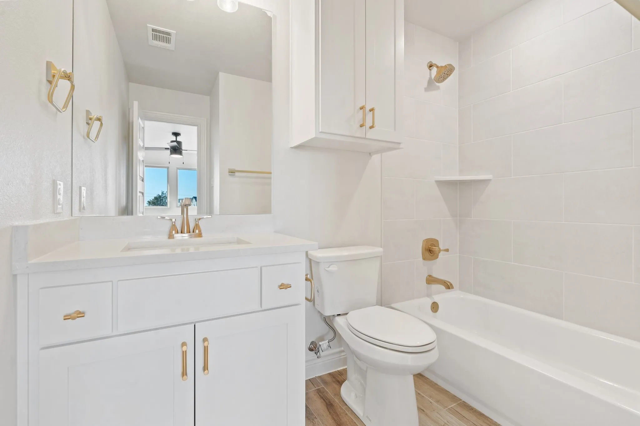 Single Family Residence For Sale in Parker County , 412 COLLUM View, Azle, Texas 76020, 5 Bedroom, 4 Bathroom, 3 Garage spaces, 2,809 Sqft, built in 2024, New Construction - Complete, mls#20803167, Real Estate Agent in Azle, Homes For Sale in Parker county, Homes For Sale in Azle, Realtor in Azle Texas, Real Estate Brokerage Independent Realty Texas, Luminita Cordes Realtor
