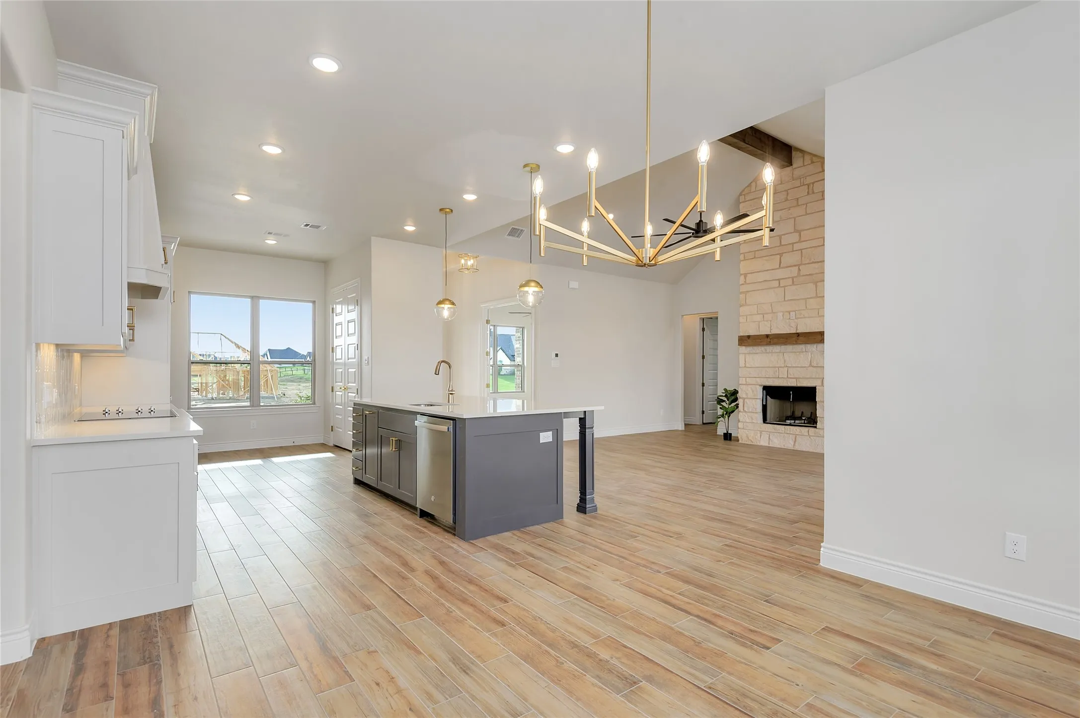 Single Family Residence For Sale in Parker County , 412 COLLUM View, Azle, Texas 76020, 5 Bedroom, 4 Bathroom, 3 Garage spaces, 2,809 Sqft, built in 2024, New Construction - Complete, mls#20803167, Real Estate Agent in Azle, Homes For Sale in Parker county, Homes For Sale in Azle, Realtor in Azle Texas, Real Estate Brokerage Independent Realty Texas, Luminita Cordes Realtor