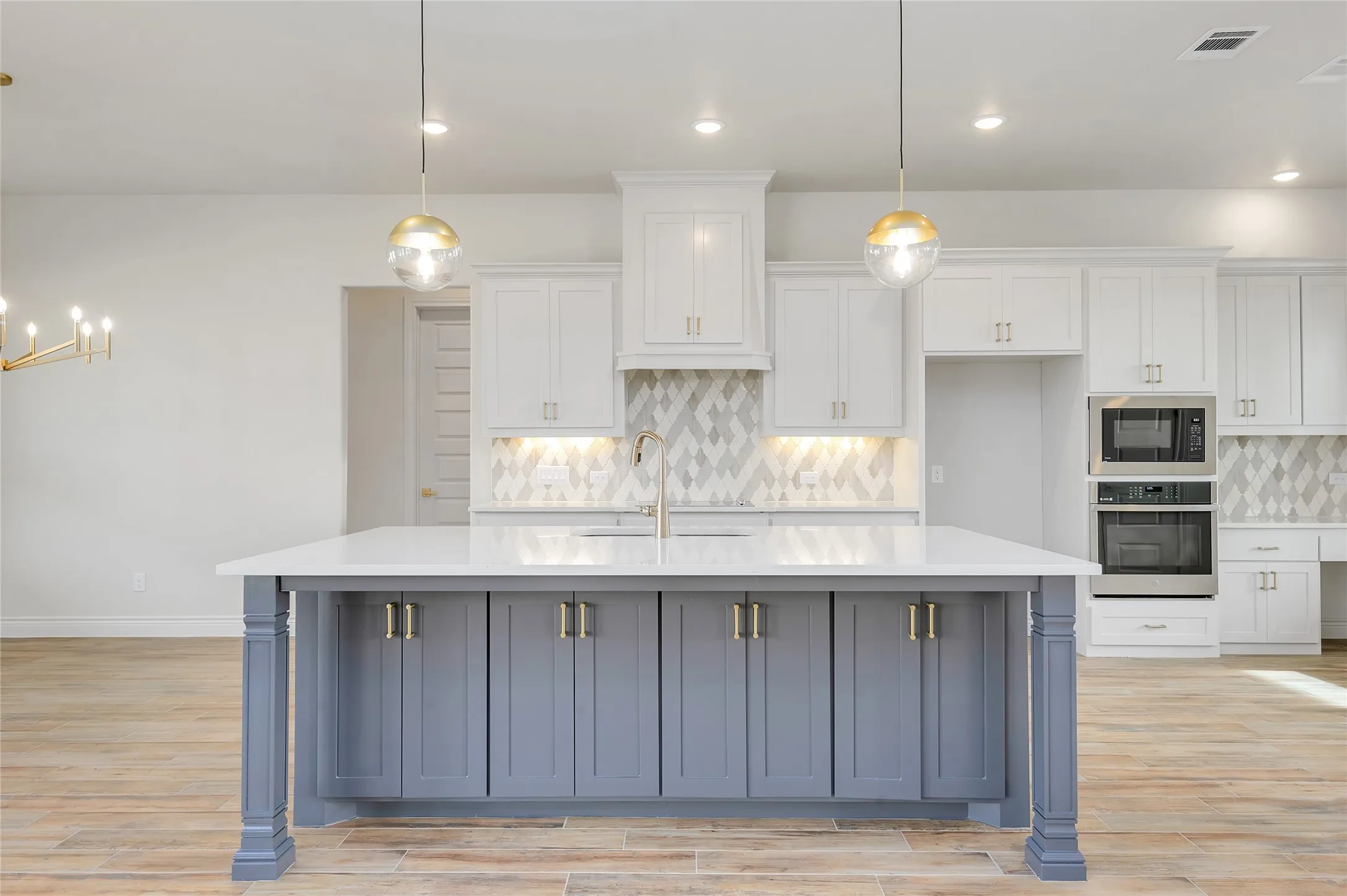 Single Family Residence For Sale in Parker County , 412 COLLUM View, Azle, Texas 76020, 5 Bedroom, 4 Bathroom, 3 Garage spaces, 2,809 Sqft, built in 2024, New Construction - Complete, mls#20803167, Real Estate Agent in Azle, Homes For Sale in Parker county, Homes For Sale in Azle, Realtor in Azle Texas, Real Estate Brokerage Independent Realty Texas, Luminita Cordes Realtor