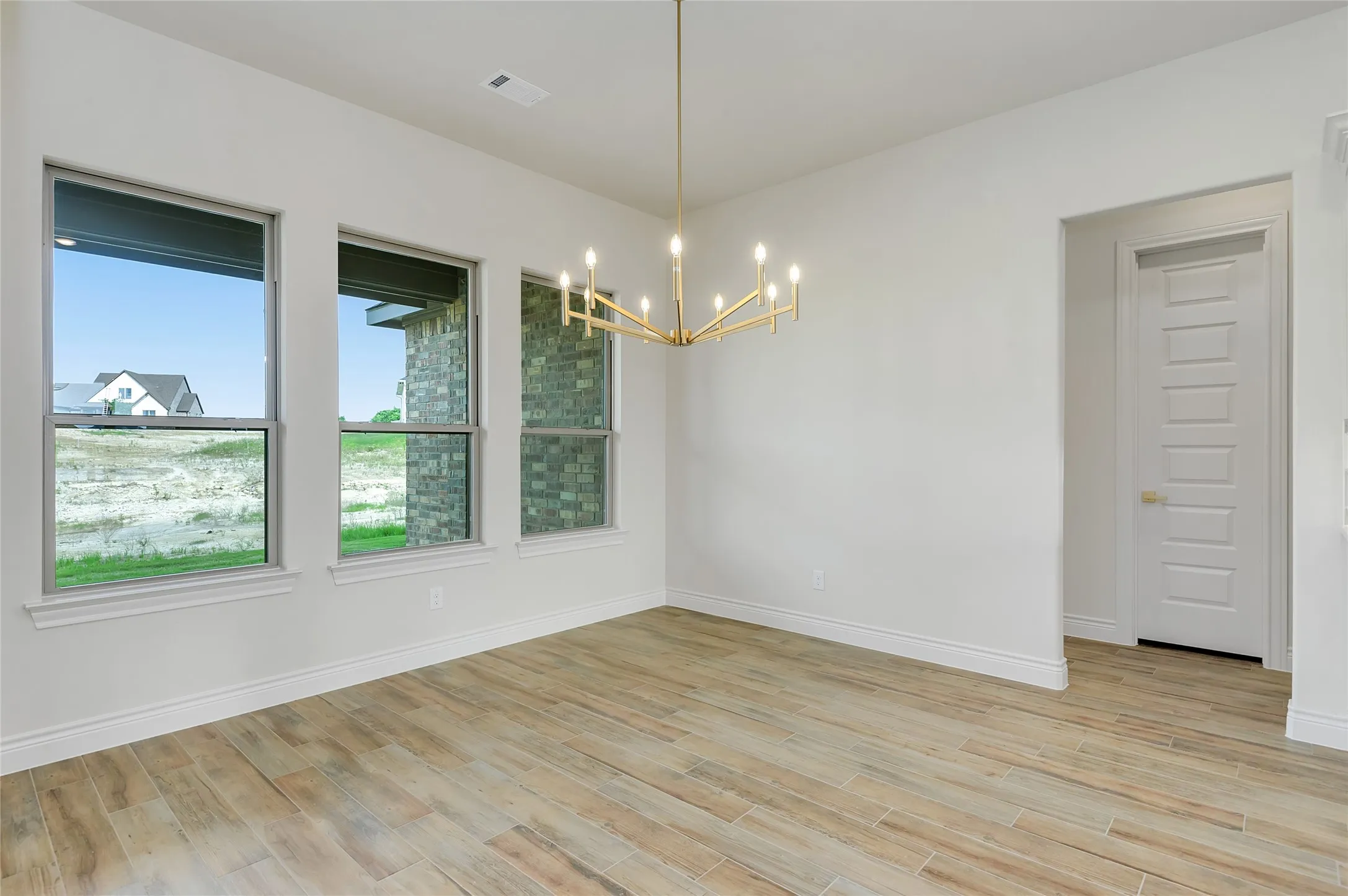 Single Family Residence For Sale in Parker County , 412 COLLUM View, Azle, Texas 76020, 5 Bedroom, 4 Bathroom, 3 Garage spaces, 2,809 Sqft, built in 2024, New Construction - Complete, mls#20803167, Real Estate Agent in Azle, Homes For Sale in Parker county, Homes For Sale in Azle, Realtor in Azle Texas, Real Estate Brokerage Independent Realty Texas, Luminita Cordes Realtor