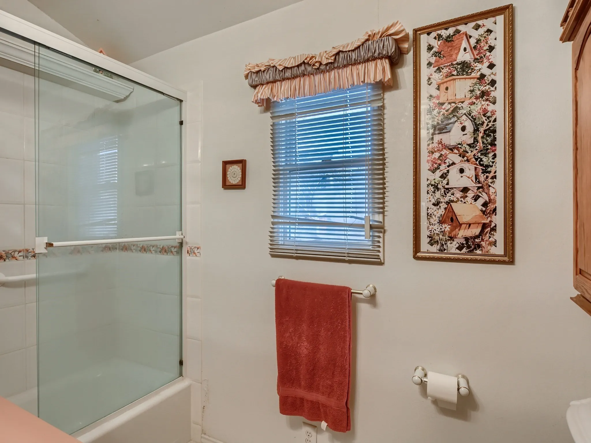 Bathroom with bath / shower combo with glass door