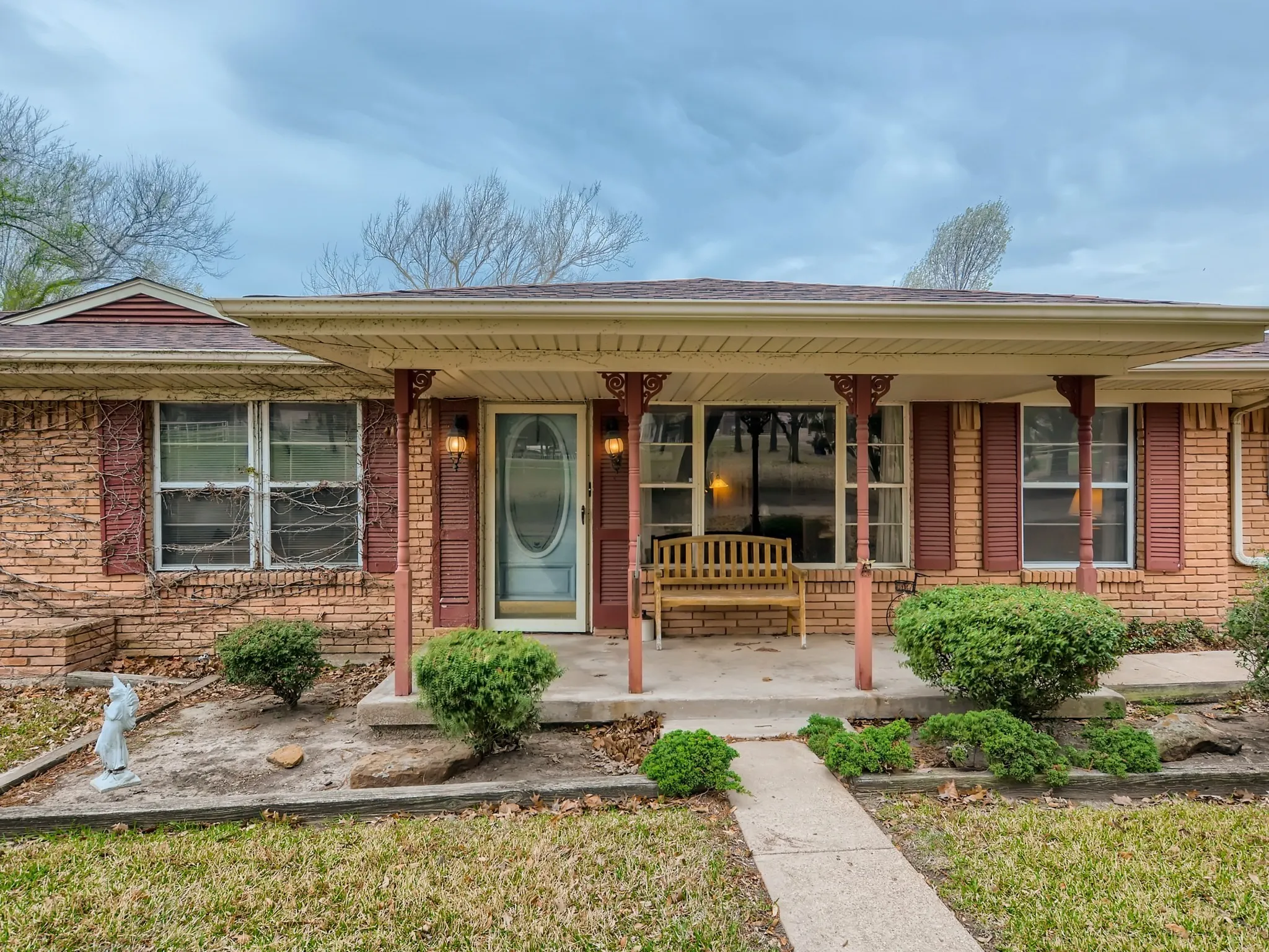 View of front of home featuring a porch