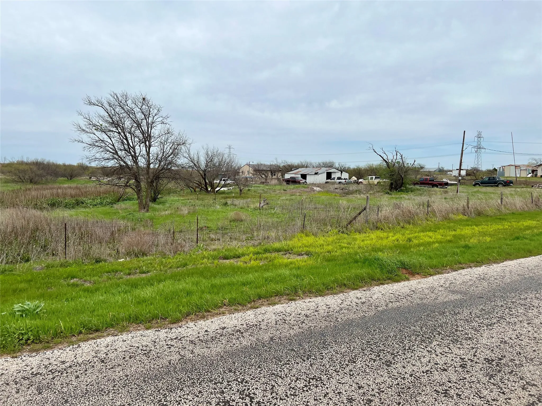 Single Family Residence For Sale in Archer County , 258 Fm 2224, Archer City, Texas 76310, 2 Bedrooms, 1 Bathroom, 2 Garage spaces, 9,999 Sqft, built in 1985, Preowned, Price $100,000, mls#20808257, Real Estate Agent in Archer City, Homes For Sale in Archer county, Homes For Sale in Archer City, Realtor in Archer City Texas, Real Estate Brokerage Independent Realty Texas, Luminita Cordes Realtor