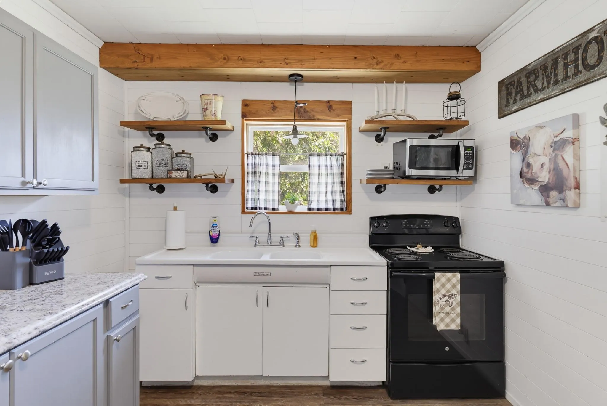 Farm For Sale in Comanche County , 17921 Tx-16, Comanche, Texas 76442, 3 Bedroom, 1 Bathroom, 2 Garage spaces, 1,554 Sqft, built in 1946, Preowned, Price $2,000,000, mls#20811111, Real Estate Agent in Comanche, Homes For Sale in Comanche county, Homes For Sale in Comanche, Realtor in Comanche Texas, Real Estate Brokerage Independent Realty Texas, Luminita Cordes Realtor