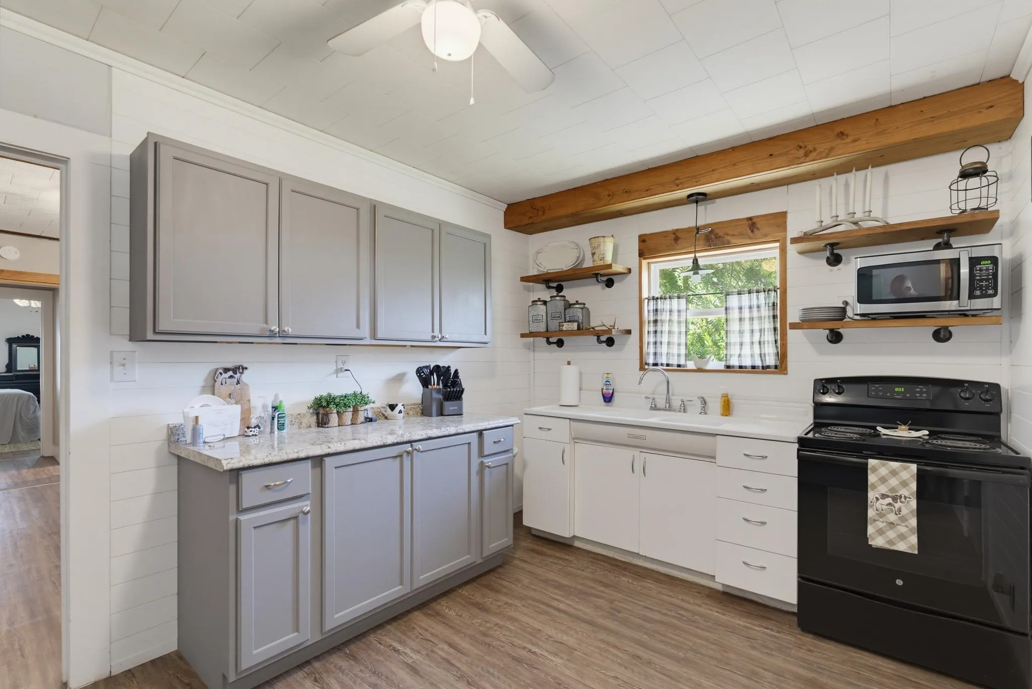 Farm For Sale in Comanche County , 17921 Tx-16, Comanche, Texas 76442, 3 Bedroom, 1 Bathroom, 2 Garage spaces, 1,554 Sqft, built in 1946, Preowned, Price $2,000,000, mls#20811111, Real Estate Agent in Comanche, Homes For Sale in Comanche county, Homes For Sale in Comanche, Realtor in Comanche Texas, Real Estate Brokerage Independent Realty Texas, Luminita Cordes Realtor