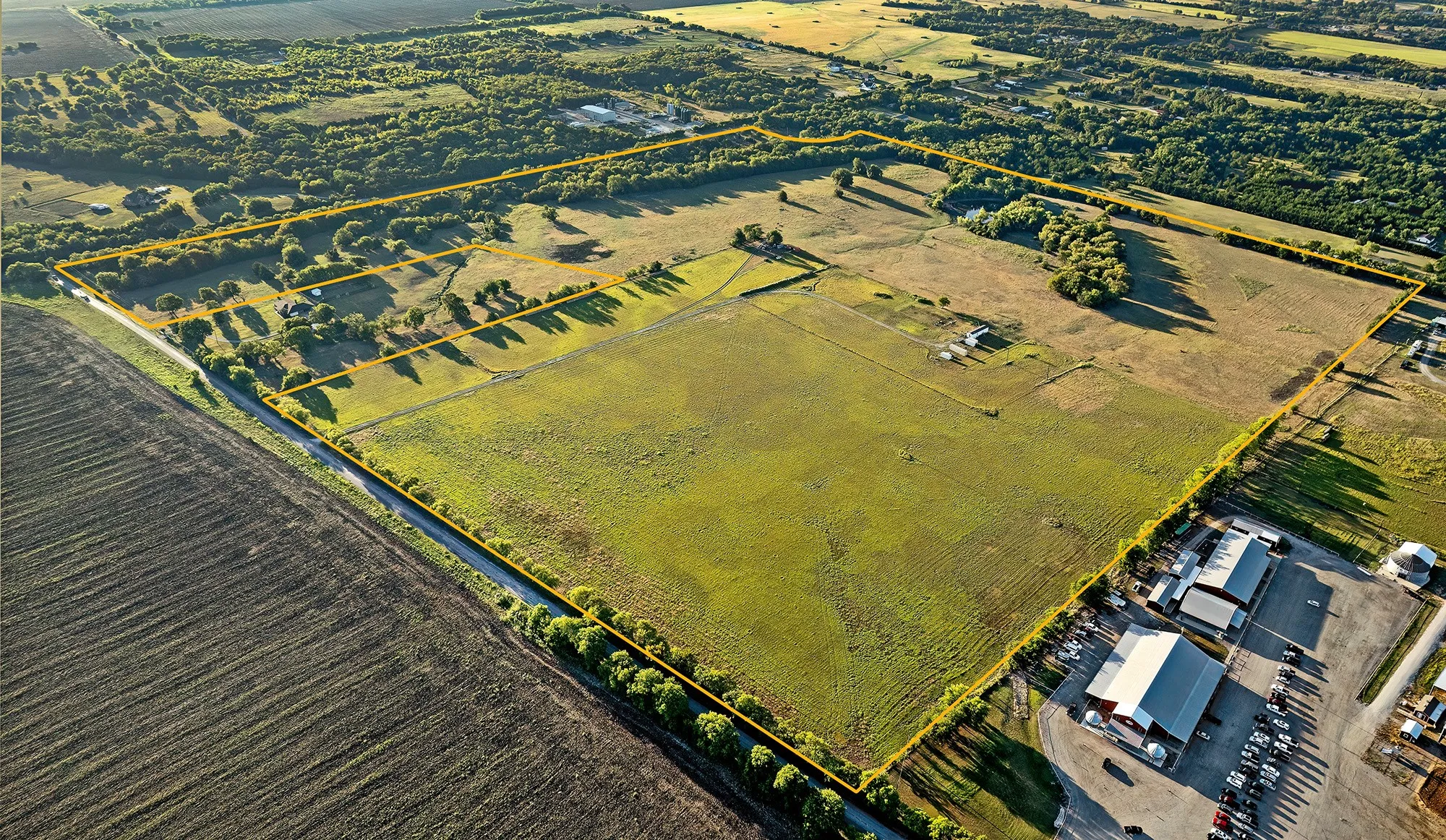 Birds eye view of property featuring a rural view