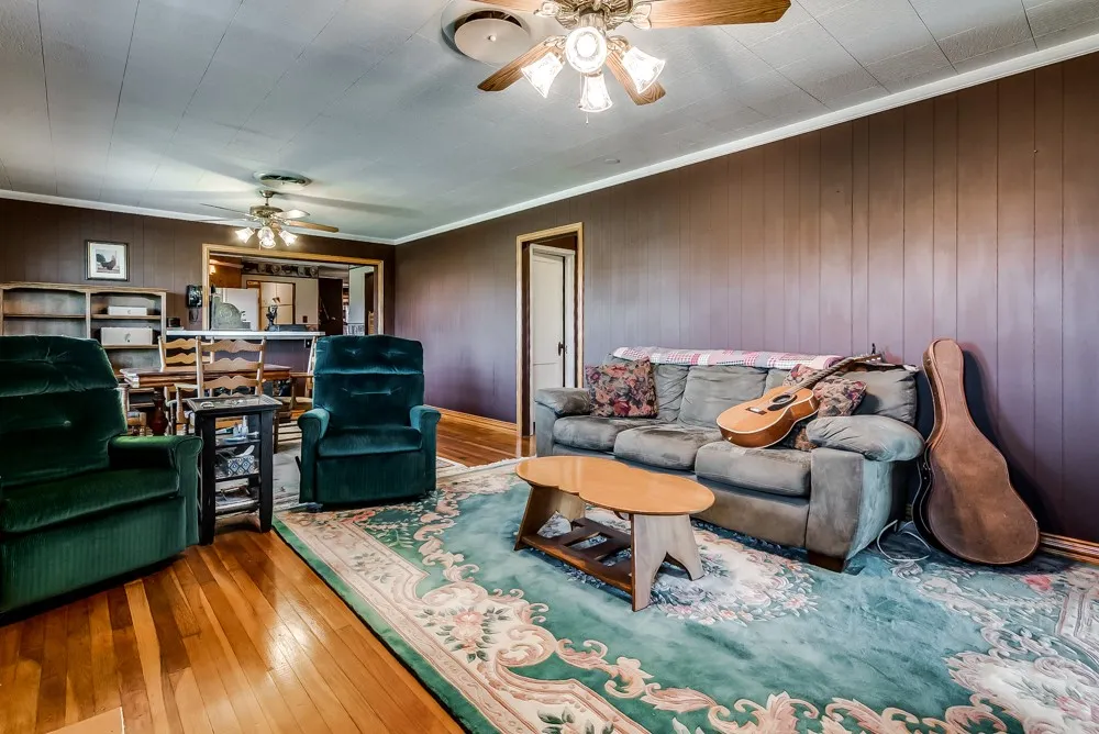 Single Family Residence For Sale in Eastland County , 110 County Road 567, Eastland, Texas 76448, 3 Bedroom, 2 Bathroom, 4 Garage spaces, 2,385 Sqft, built in 1975, Preowned, mls#20819835, Real Estate Agent in Eastland, Homes For Sale in Eastland county, Homes For Sale in Eastland, Realtor in Eastland Texas, Real Estate Brokerage Independent Realty Texas, Luminita Cordes Realtor