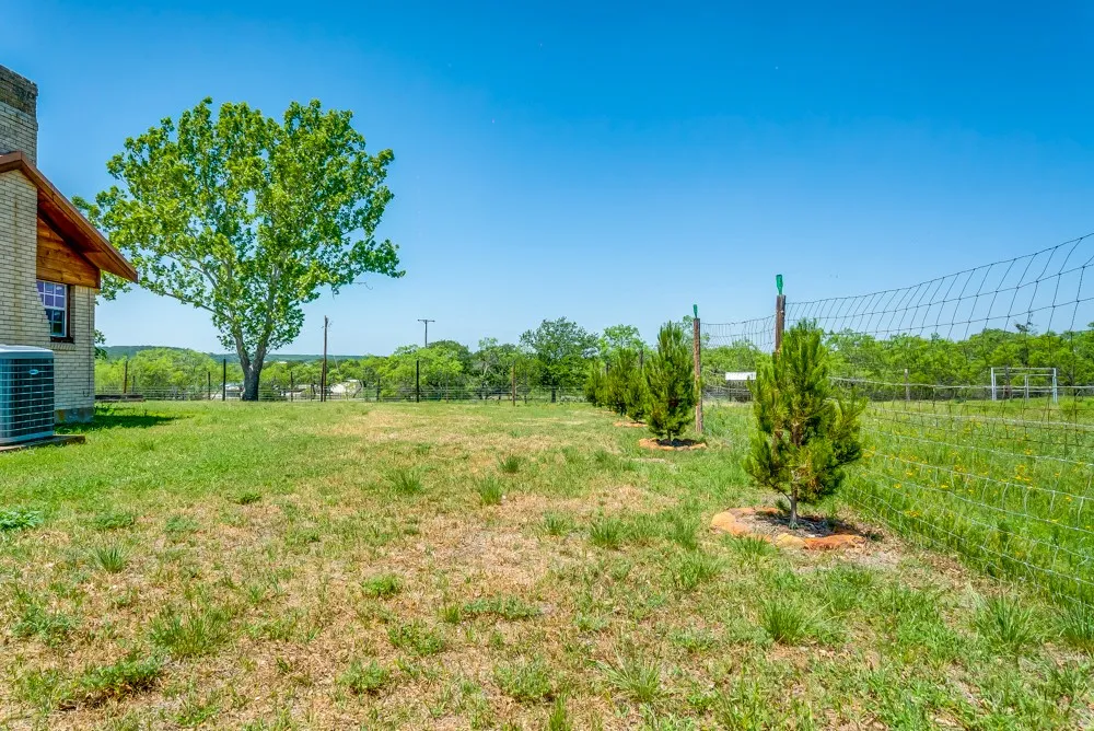 Single Family Residence For Sale in Eastland County , 110 County Road 567, Eastland, Texas 76448, 3 Bedroom, 2 Bathroom, 4 Garage spaces, 2,385 Sqft, built in 1975, Preowned, mls#20819835, Real Estate Agent in Eastland, Homes For Sale in Eastland county, Homes For Sale in Eastland, Realtor in Eastland Texas, Real Estate Brokerage Independent Realty Texas, Luminita Cordes Realtor