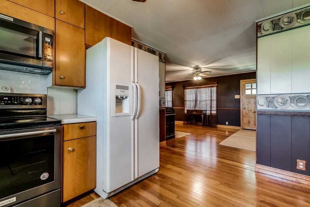 Single Family Residence For Sale in Eastland County , 110 County Road 567, Eastland, Texas 76448, 3 Bedroom, 2 Bathroom, 4 Garage spaces, 2,385 Sqft, built in 1975, Preowned, mls#20819835, Real Estate Agent in Eastland, Homes For Sale in Eastland county, Homes For Sale in Eastland, Realtor in Eastland Texas, Real Estate Brokerage Independent Realty Texas, Luminita Cordes Realtor