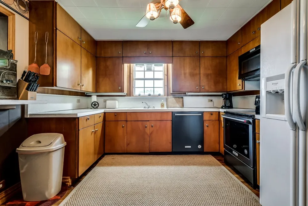 Single Family Residence For Sale in Eastland County , 110 County Road 567, Eastland, Texas 76448, 3 Bedroom, 2 Bathroom, 4 Garage spaces, 2,385 Sqft, built in 1975, Preowned, mls#20819835, Real Estate Agent in Eastland, Homes For Sale in Eastland county, Homes For Sale in Eastland, Realtor in Eastland Texas, Real Estate Brokerage Independent Realty Texas, Luminita Cordes Realtor