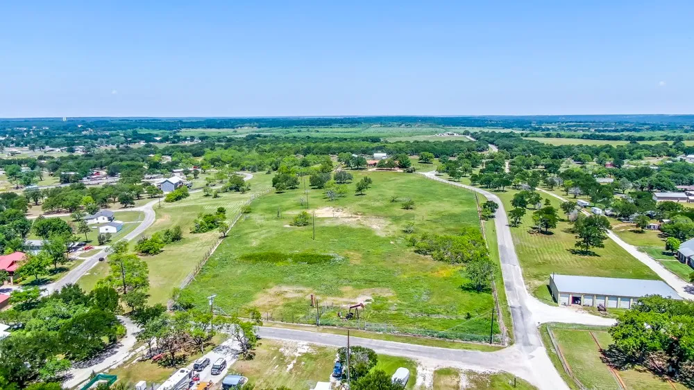 Single Family Residence For Sale in Eastland County , 110 County Road 567, Eastland, Texas 76448, 3 Bedroom, 2 Bathroom, 4 Garage spaces, 2,385 Sqft, built in 1975, Preowned, mls#20819835, Real Estate Agent in Eastland, Homes For Sale in Eastland county, Homes For Sale in Eastland, Realtor in Eastland Texas, Real Estate Brokerage Independent Realty Texas, Luminita Cordes Realtor
