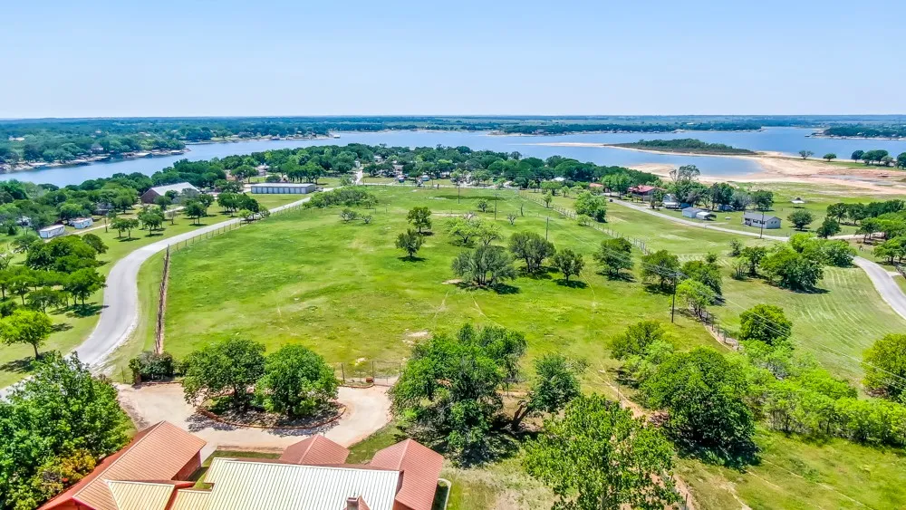 Single Family Residence For Sale in Eastland County , 110 County Road 567, Eastland, Texas 76448, 3 Bedroom, 2 Bathroom, 4 Garage spaces, 2,385 Sqft, built in 1975, Preowned, mls#20819835, Real Estate Agent in Eastland, Homes For Sale in Eastland county, Homes For Sale in Eastland, Realtor in Eastland Texas, Real Estate Brokerage Independent Realty Texas, Luminita Cordes Realtor
