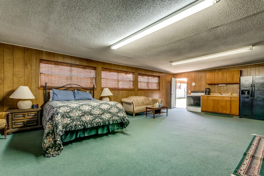 Single Family Residence For Sale in Eastland County , 110 County Road 567, Eastland, Texas 76448, 3 Bedroom, 2 Bathroom, 4 Garage spaces, 2,385 Sqft, built in 1975, Preowned, mls#20819835, Real Estate Agent in Eastland, Homes For Sale in Eastland county, Homes For Sale in Eastland, Realtor in Eastland Texas, Real Estate Brokerage Independent Realty Texas, Luminita Cordes Realtor