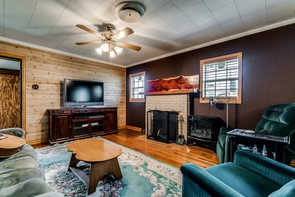 Single Family Residence For Sale in Eastland County , 110 County Road 567, Eastland, Texas 76448, 3 Bedroom, 2 Bathroom, 4 Garage spaces, 2,385 Sqft, built in 1975, Preowned, mls#20819835, Real Estate Agent in Eastland, Homes For Sale in Eastland county, Homes For Sale in Eastland, Realtor in Eastland Texas, Real Estate Brokerage Independent Realty Texas, Luminita Cordes Realtor