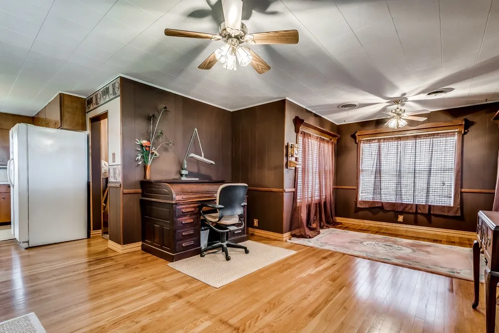 Single Family Residence For Sale in Eastland County , 110 County Road 567, Eastland, Texas 76448, 3 Bedroom, 2 Bathroom, 4 Garage spaces, 2,385 Sqft, built in 1975, Preowned, mls#20819835, Real Estate Agent in Eastland, Homes For Sale in Eastland county, Homes For Sale in Eastland, Realtor in Eastland Texas, Real Estate Brokerage Independent Realty Texas, Luminita Cordes Realtor