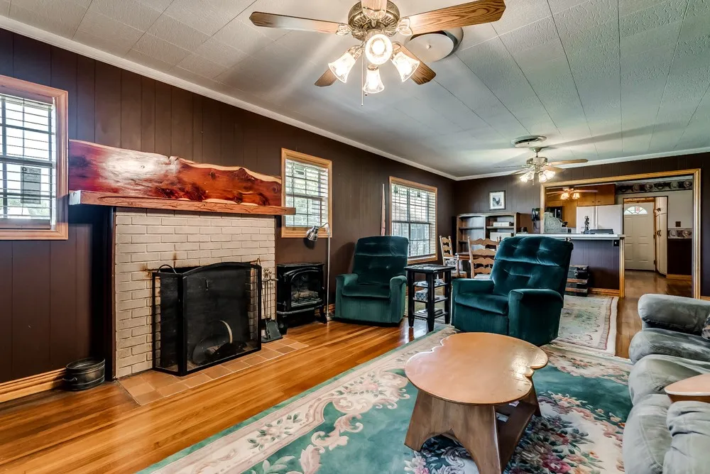 Single Family Residence For Sale in Eastland County , 110 County Road 567, Eastland, Texas 76448, 3 Bedroom, 2 Bathroom, 4 Garage spaces, 2,385 Sqft, built in 1975, Preowned, mls#20819835, Real Estate Agent in Eastland, Homes For Sale in Eastland county, Homes For Sale in Eastland, Realtor in Eastland Texas, Real Estate Brokerage Independent Realty Texas, Luminita Cordes Realtor