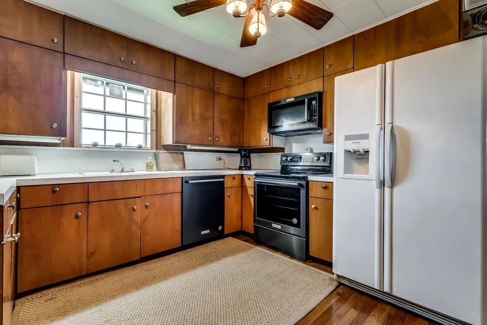 Single Family Residence For Sale in Eastland County , 110 County Road 567, Eastland, Texas 76448, 3 Bedroom, 2 Bathroom, 4 Garage spaces, 2,385 Sqft, built in 1975, Preowned, mls#20819835, Real Estate Agent in Eastland, Homes For Sale in Eastland county, Homes For Sale in Eastland, Realtor in Eastland Texas, Real Estate Brokerage Independent Realty Texas, Luminita Cordes Realtor