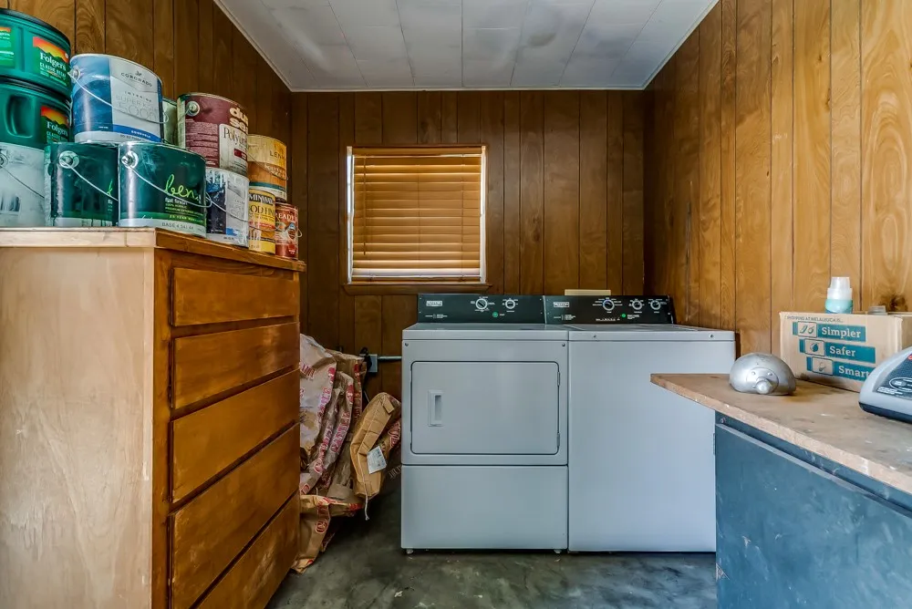 Single Family Residence For Sale in Eastland County , 110 County Road 567, Eastland, Texas 76448, 3 Bedroom, 2 Bathroom, 4 Garage spaces, 2,385 Sqft, built in 1975, Preowned, mls#20819835, Real Estate Agent in Eastland, Homes For Sale in Eastland county, Homes For Sale in Eastland, Realtor in Eastland Texas, Real Estate Brokerage Independent Realty Texas, Luminita Cordes Realtor