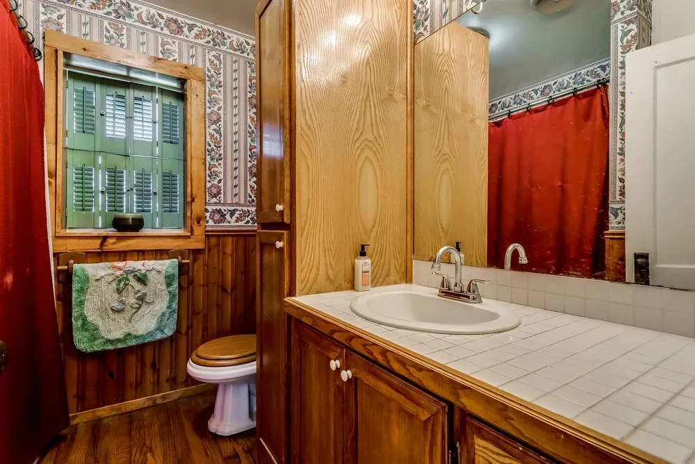 Single Family Residence For Sale in Eastland County , 110 County Road 567, Eastland, Texas 76448, 3 Bedroom, 2 Bathroom, 4 Garage spaces, 2,385 Sqft, built in 1975, Preowned, mls#20819835, Real Estate Agent in Eastland, Homes For Sale in Eastland county, Homes For Sale in Eastland, Realtor in Eastland Texas, Real Estate Brokerage Independent Realty Texas, Luminita Cordes Realtor