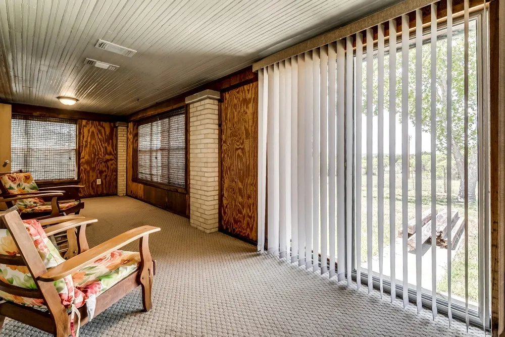 Single Family Residence For Sale in Eastland County , 110 County Road 567, Eastland, Texas 76448, 3 Bedroom, 2 Bathroom, 4 Garage spaces, 2,385 Sqft, built in 1975, Preowned, mls#20819835, Real Estate Agent in Eastland, Homes For Sale in Eastland county, Homes For Sale in Eastland, Realtor in Eastland Texas, Real Estate Brokerage Independent Realty Texas, Luminita Cordes Realtor
