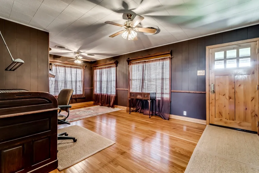 Single Family Residence For Sale in Eastland County , 110 County Road 567, Eastland, Texas 76448, 3 Bedroom, 2 Bathroom, 4 Garage spaces, 2,385 Sqft, built in 1975, Preowned, mls#20819835, Real Estate Agent in Eastland, Homes For Sale in Eastland county, Homes For Sale in Eastland, Realtor in Eastland Texas, Real Estate Brokerage Independent Realty Texas, Luminita Cordes Realtor
