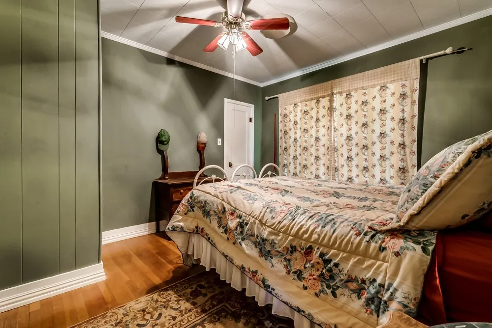 Single Family Residence For Sale in Eastland County , 110 County Road 567, Eastland, Texas 76448, 3 Bedroom, 2 Bathroom, 4 Garage spaces, 2,385 Sqft, built in 1975, Preowned, mls#20819835, Real Estate Agent in Eastland, Homes For Sale in Eastland county, Homes For Sale in Eastland, Realtor in Eastland Texas, Real Estate Brokerage Independent Realty Texas, Luminita Cordes Realtor