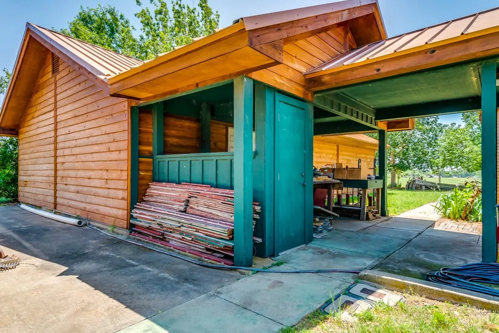 Single Family Residence For Sale in Eastland County , 110 County Road 567, Eastland, Texas 76448, 3 Bedroom, 2 Bathroom, 4 Garage spaces, 2,385 Sqft, built in 1975, Preowned, mls#20819835, Real Estate Agent in Eastland, Homes For Sale in Eastland county, Homes For Sale in Eastland, Realtor in Eastland Texas, Real Estate Brokerage Independent Realty Texas, Luminita Cordes Realtor
