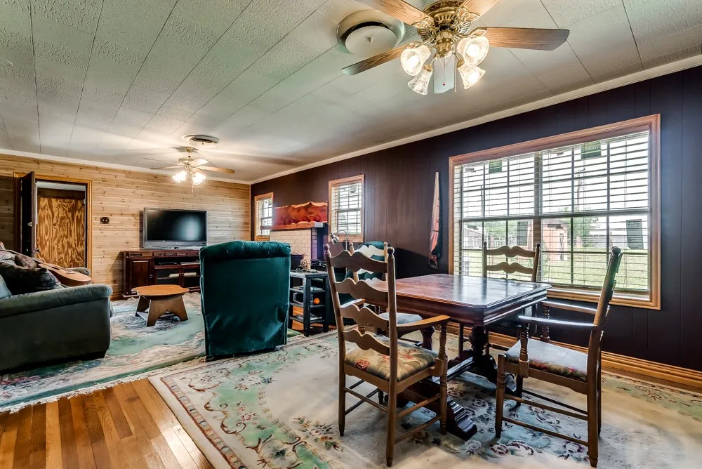 Single Family Residence For Sale in Eastland County , 110 County Road 567, Eastland, Texas 76448, 3 Bedroom, 2 Bathroom, 4 Garage spaces, 2,385 Sqft, built in 1975, Preowned, mls#20819835, Real Estate Agent in Eastland, Homes For Sale in Eastland county, Homes For Sale in Eastland, Realtor in Eastland Texas, Real Estate Brokerage Independent Realty Texas, Luminita Cordes Realtor