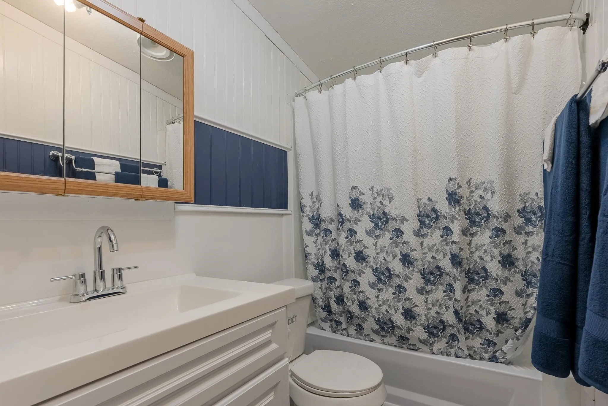 Manufactured Home For Sale in Brown County , 4394 Iroquois Drive, May, Texas 76857, 3 Bedroom, 2 Bathroom, 3 Garage spaces, 1,592 Sqft, built in 1996, Preowned, mls#20821352, Real Estate Agent in May, Homes For Sale in Brown county, Homes For Sale in May, Realtor in May Texas, Real Estate Brokerage Independent Realty Texas, Luminita Cordes Realtor