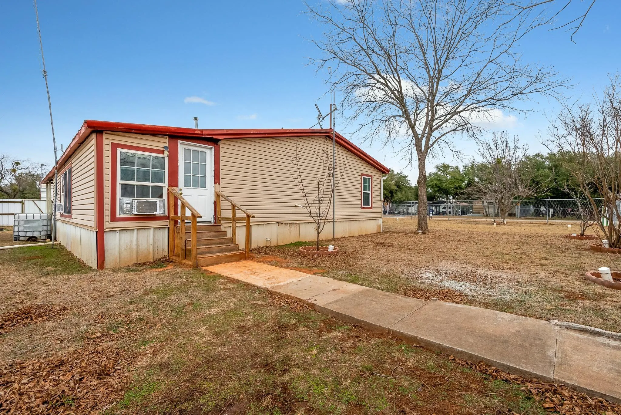 Manufactured Home For Sale in Brown County , 4394 Iroquois Drive, May, Texas 76857, 3 Bedroom, 2 Bathroom, 3 Garage spaces, 1,592 Sqft, built in 1996, Preowned, mls#20821352, Real Estate Agent in May, Homes For Sale in Brown county, Homes For Sale in May, Realtor in May Texas, Real Estate Brokerage Independent Realty Texas, Luminita Cordes Realtor