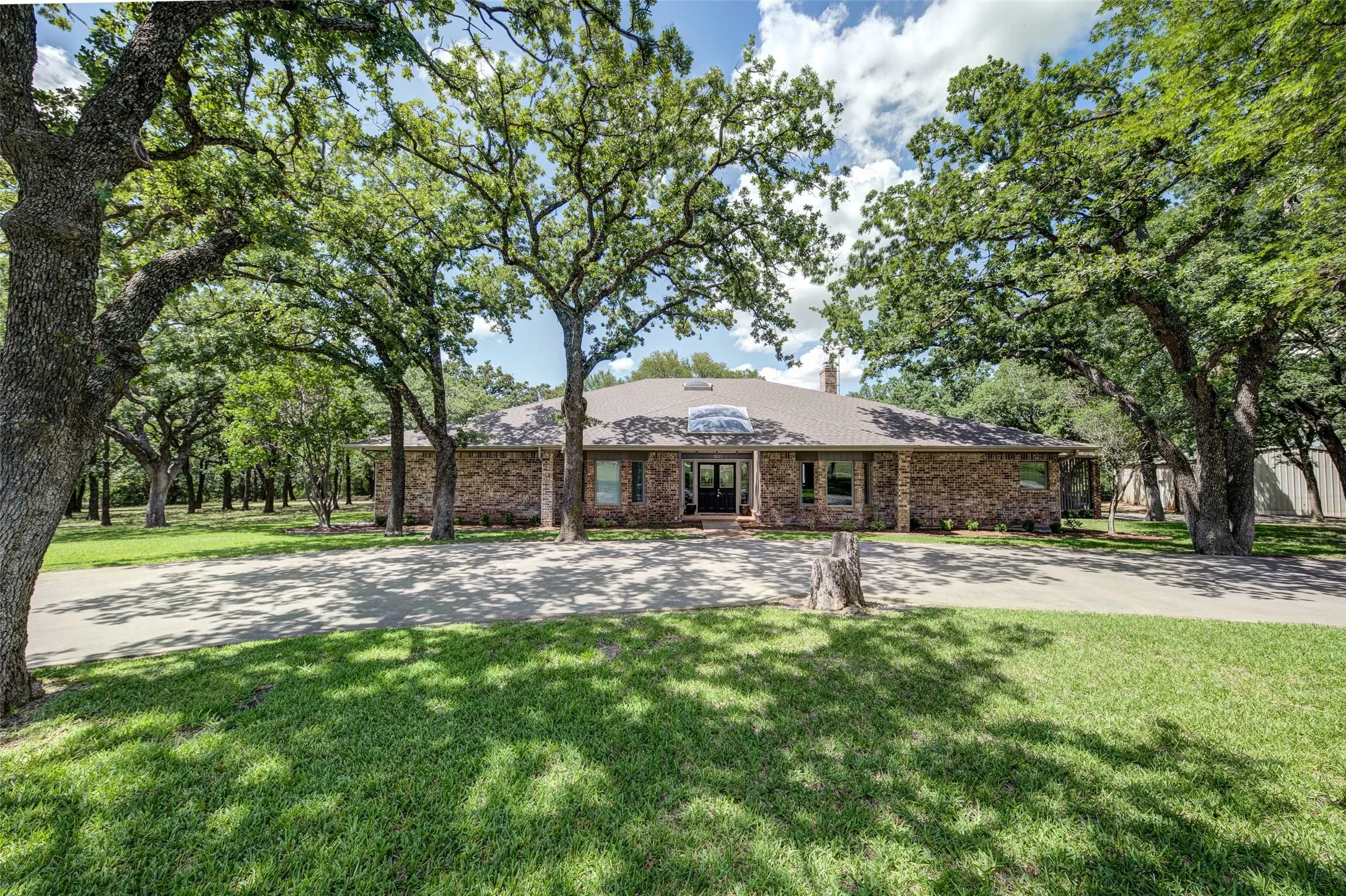 Single Family Residence For Sale in Wise County , 1521 Old Reunion Road, Decatur, Texas 76234, 4 Bedroom, 4 Bathroom, Garage spaces, 4,414 Sqft, built in 1980, Preowned, mls#20818236, Real Estate Agent in Decatur, Homes For Sale in Wise county, Homes For Sale in Decatur, Realtor in Decatur Texas, Real Estate Brokerage Independent Realty Texas, Luminita Cordes Realtor
