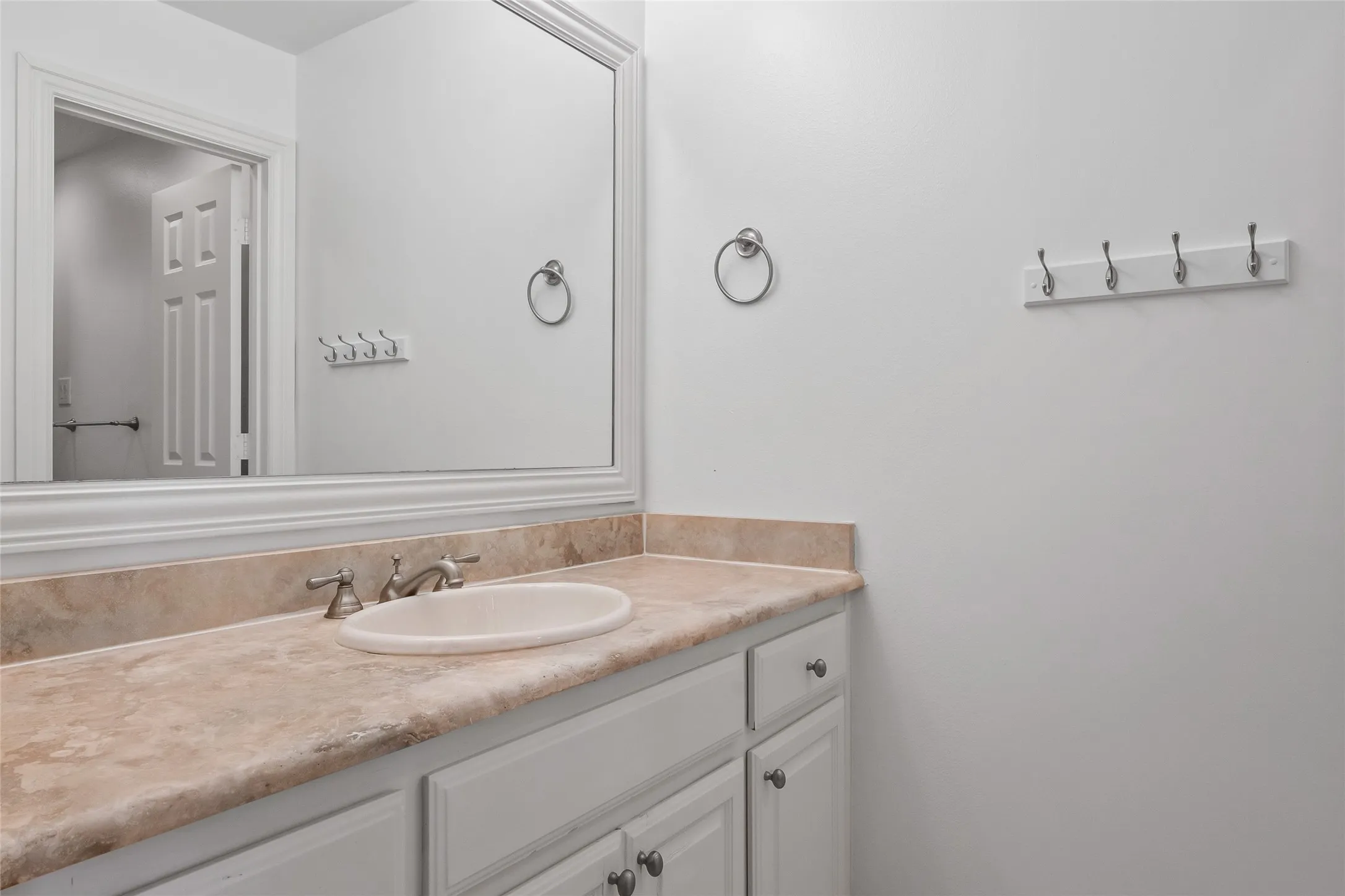Single Family Residence For Sale in Denton County , 10918 Alta Vista Drive, Frisco, Texas 75033, 5 Bedroom, 5 Bathroom, 3 Garage spaces, 4,336 Sqft, built in 2007, mls#20821759, Real Estate Agent in Frisco, Homes For Sale in Denton county, Homes For Sale in Frisco, Realtor in Frisco Texas, Real Estate Brokerage Independent Realty Texas, Luminita Cordes Realtor