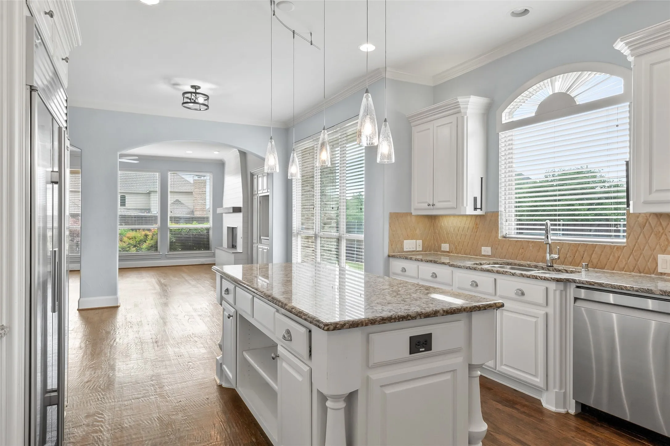 Single Family Residence For Sale in Denton County , 10918 Alta Vista Drive, Frisco, Texas 75033, 5 Bedroom, 5 Bathroom, 3 Garage spaces, 4,336 Sqft, built in 2007, mls#20821759, Real Estate Agent in Frisco, Homes For Sale in Denton county, Homes For Sale in Frisco, Realtor in Frisco Texas, Real Estate Brokerage Independent Realty Texas, Luminita Cordes Realtor