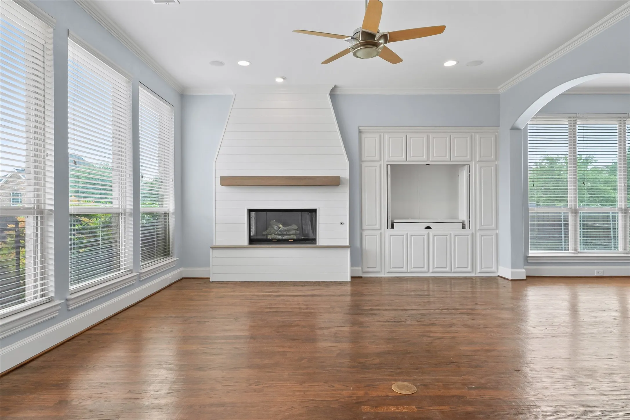 Single Family Residence For Sale in Denton County , 10918 Alta Vista Drive, Frisco, Texas 75033, 5 Bedroom, 5 Bathroom, 3 Garage spaces, 4,336 Sqft, built in 2007, mls#20821759, Real Estate Agent in Frisco, Homes For Sale in Denton county, Homes For Sale in Frisco, Realtor in Frisco Texas, Real Estate Brokerage Independent Realty Texas, Luminita Cordes Realtor