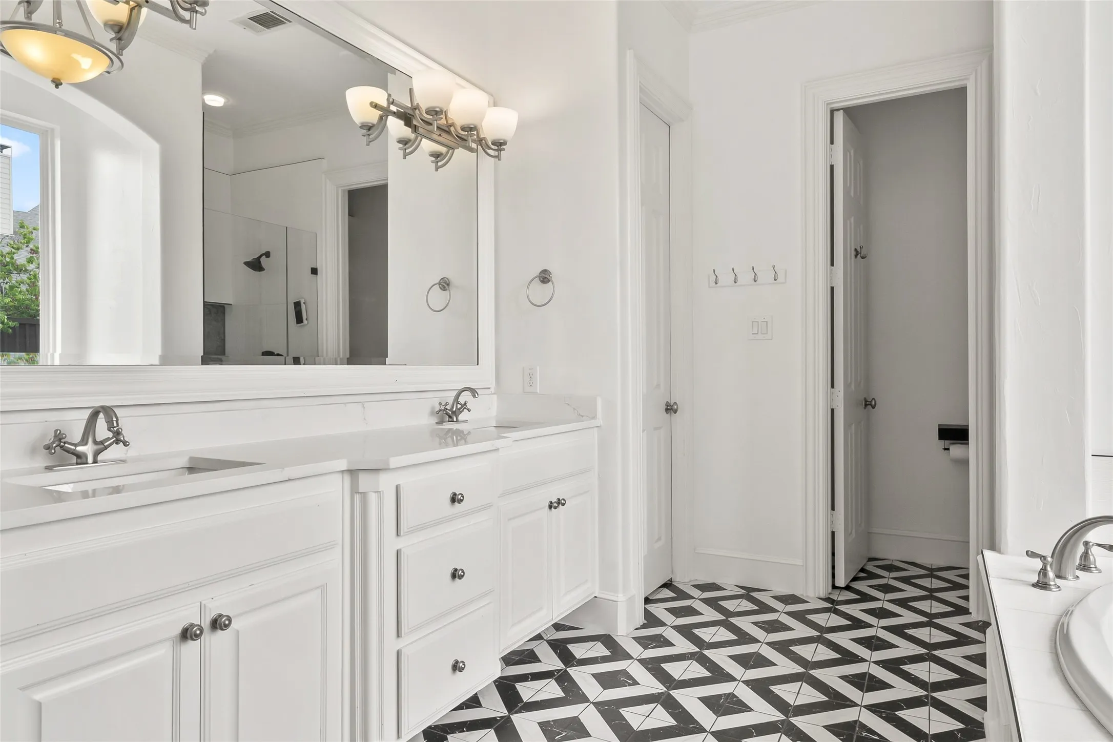 Single Family Residence For Sale in Denton County , 10918 Alta Vista Drive, Frisco, Texas 75033, 5 Bedroom, 5 Bathroom, 3 Garage spaces, 4,336 Sqft, built in 2007, mls#20821759, Real Estate Agent in Frisco, Homes For Sale in Denton county, Homes For Sale in Frisco, Realtor in Frisco Texas, Real Estate Brokerage Independent Realty Texas, Luminita Cordes Realtor