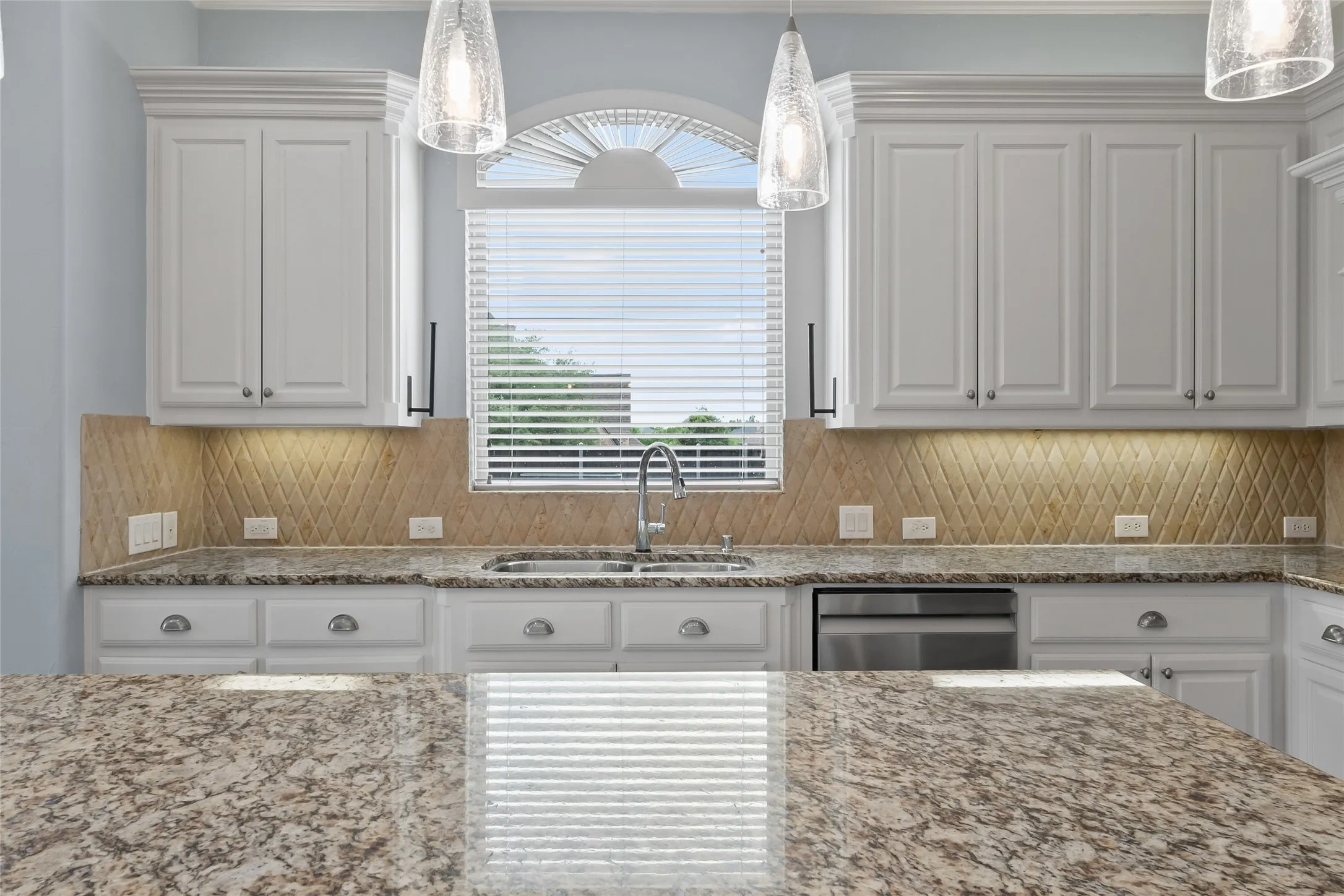Single Family Residence For Sale in Denton County , 10918 Alta Vista Drive, Frisco, Texas 75033, 5 Bedroom, 5 Bathroom, 3 Garage spaces, 4,336 Sqft, built in 2007, mls#20821759, Real Estate Agent in Frisco, Homes For Sale in Denton county, Homes For Sale in Frisco, Realtor in Frisco Texas, Real Estate Brokerage Independent Realty Texas, Luminita Cordes Realtor
