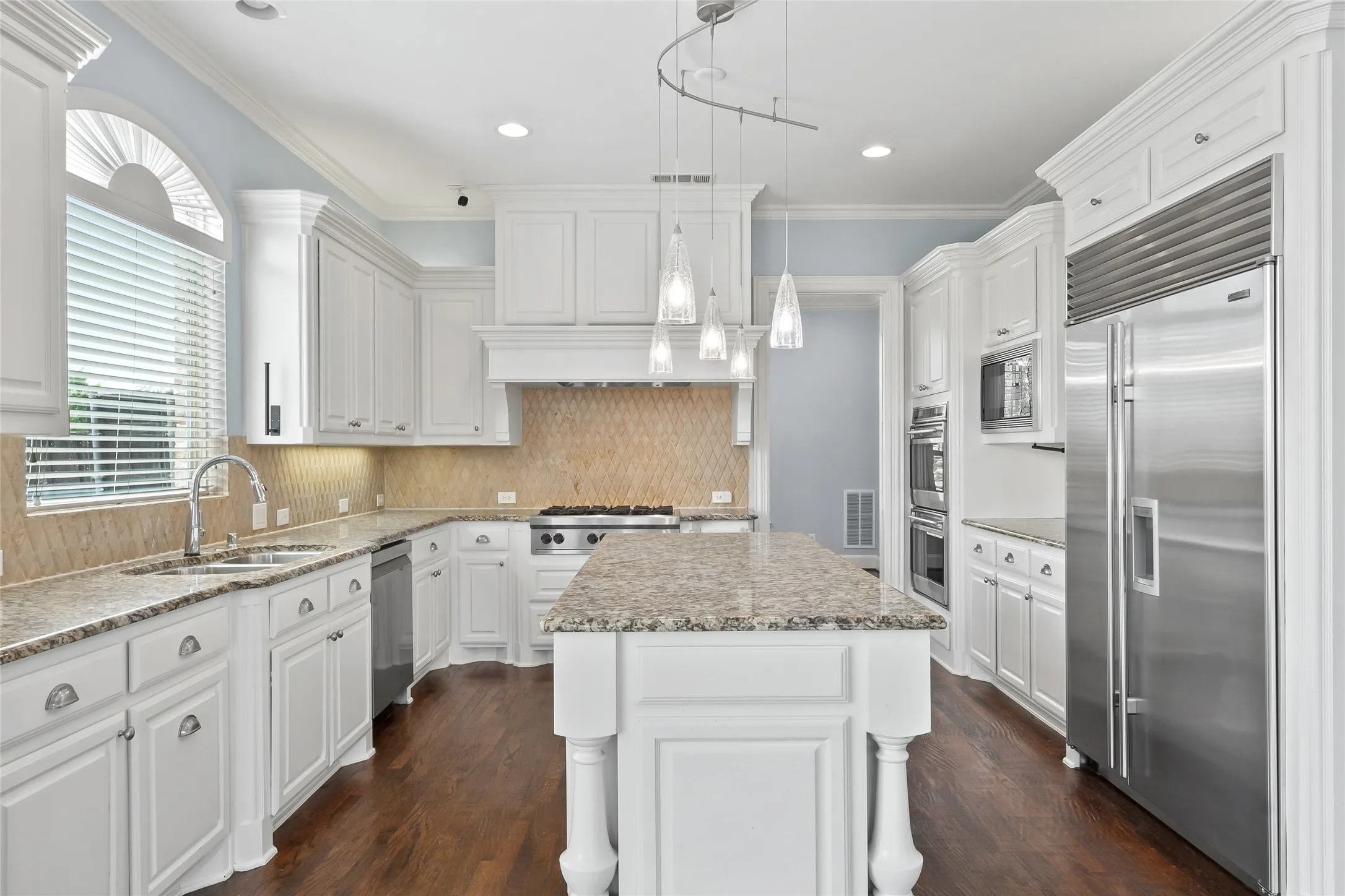 Single Family Residence For Sale in Denton County , 10918 Alta Vista Drive, Frisco, Texas 75033, 5 Bedroom, 5 Bathroom, 3 Garage spaces, 4,336 Sqft, built in 2007, mls#20821759, Real Estate Agent in Frisco, Homes For Sale in Denton county, Homes For Sale in Frisco, Realtor in Frisco Texas, Real Estate Brokerage Independent Realty Texas, Luminita Cordes Realtor