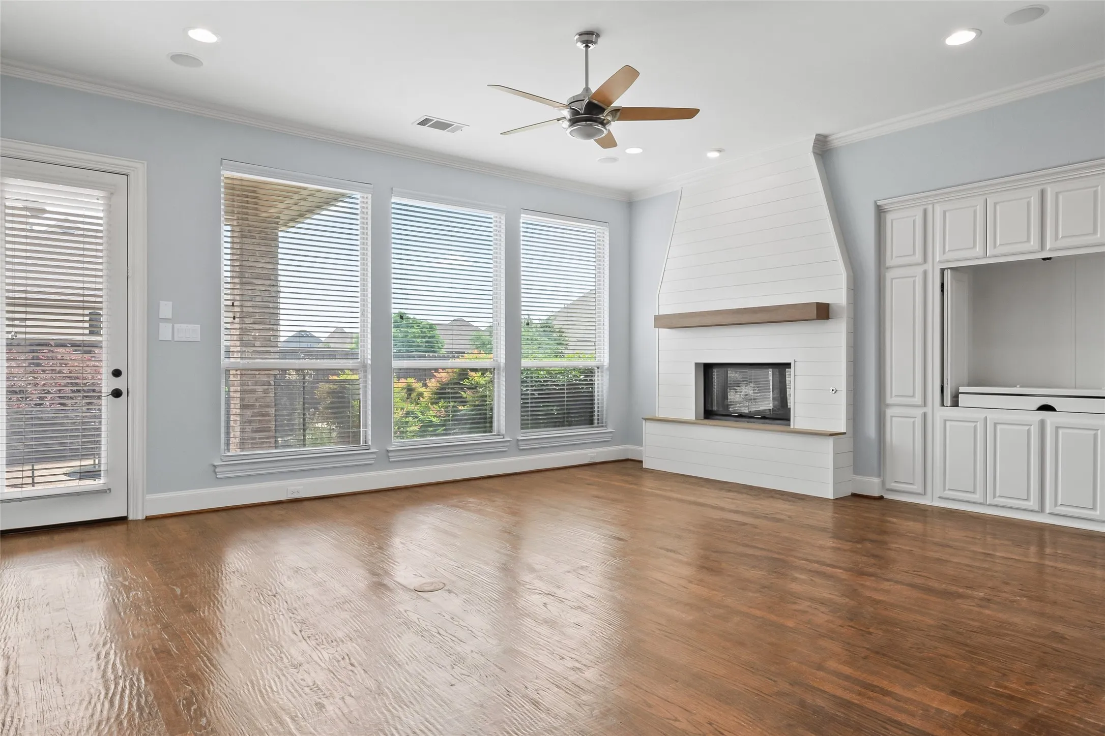 Single Family Residence For Sale in Denton County , 10918 Alta Vista Drive, Frisco, Texas 75033, 5 Bedroom, 5 Bathroom, 3 Garage spaces, 4,336 Sqft, built in 2007, mls#20821759, Real Estate Agent in Frisco, Homes For Sale in Denton county, Homes For Sale in Frisco, Realtor in Frisco Texas, Real Estate Brokerage Independent Realty Texas, Luminita Cordes Realtor