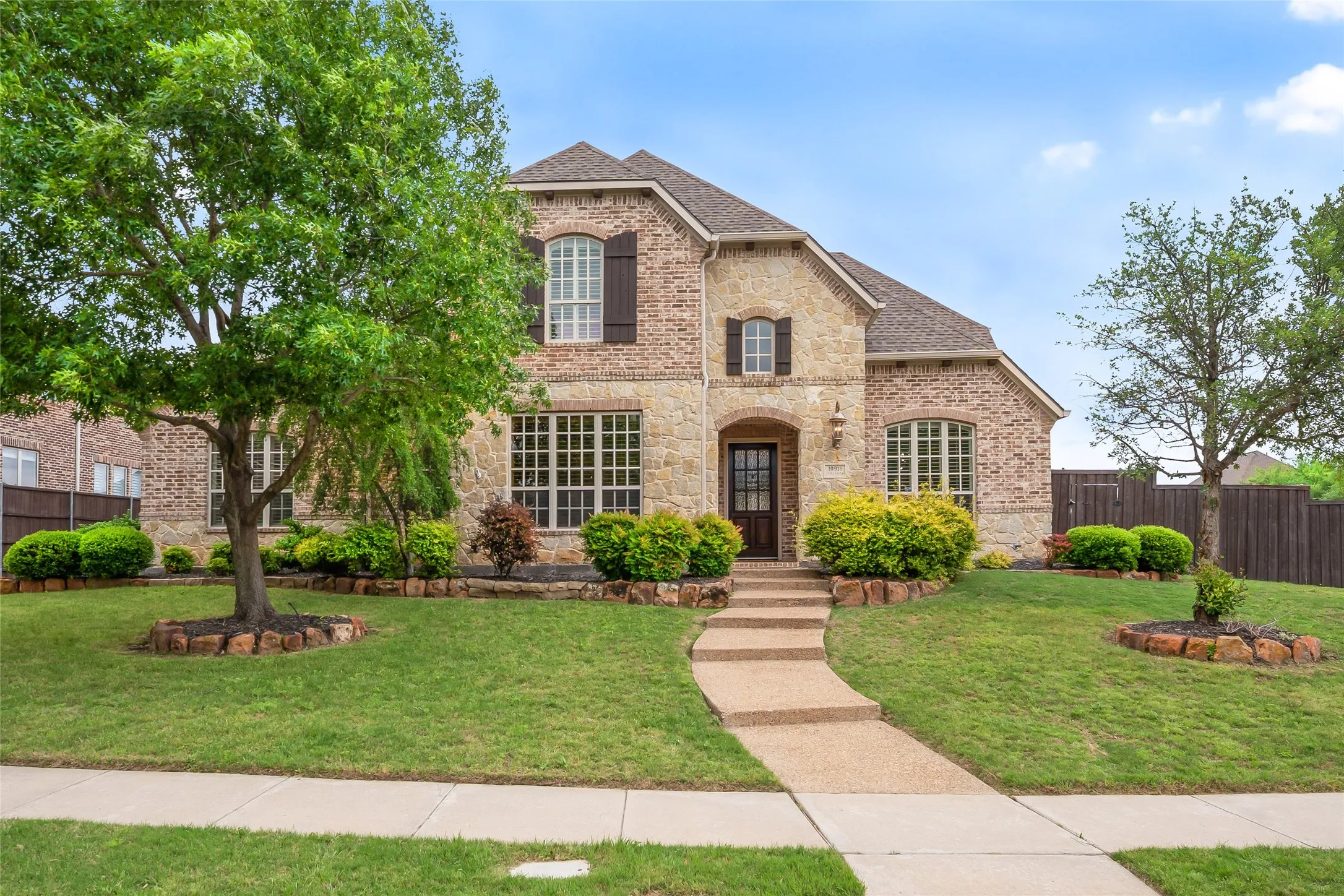 Single Family Residence For Sale in Denton County , 10918 Alta Vista Drive, Frisco, Texas 75033, 5 Bedroom, 5 Bathroom, 3 Garage spaces, 4,336 Sqft, built in 2007, mls#20821759, Real Estate Agent in Frisco, Homes For Sale in Denton county, Homes For Sale in Frisco, Realtor in Frisco Texas, Real Estate Brokerage Independent Realty Texas, Luminita Cordes Realtor