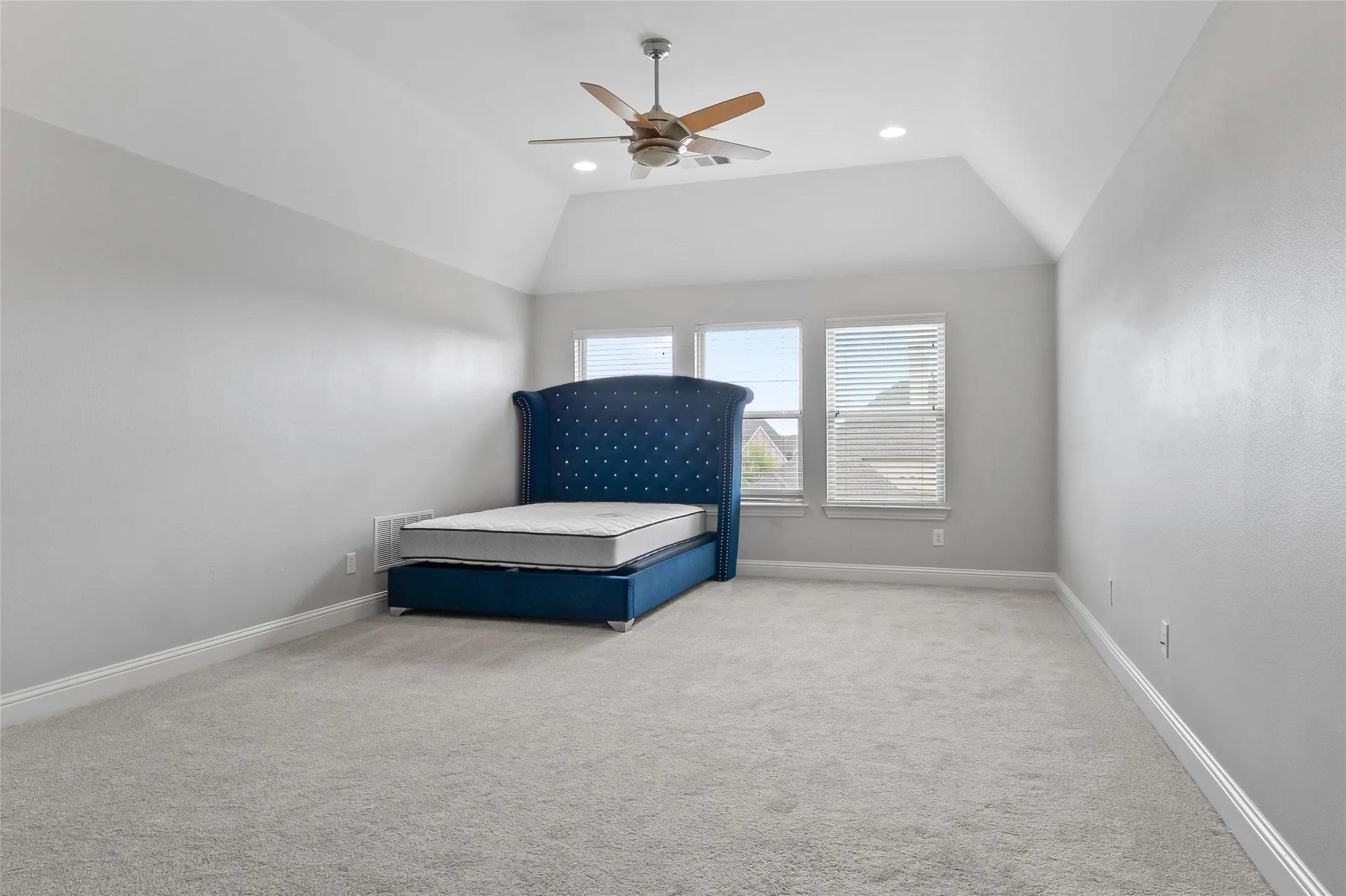 Single Family Residence For Sale in Denton County , 10918 Alta Vista Drive, Frisco, Texas 75033, 5 Bedroom, 5 Bathroom, 3 Garage spaces, 4,336 Sqft, built in 2007, mls#20821759, Real Estate Agent in Frisco, Homes For Sale in Denton county, Homes For Sale in Frisco, Realtor in Frisco Texas, Real Estate Brokerage Independent Realty Texas, Luminita Cordes Realtor