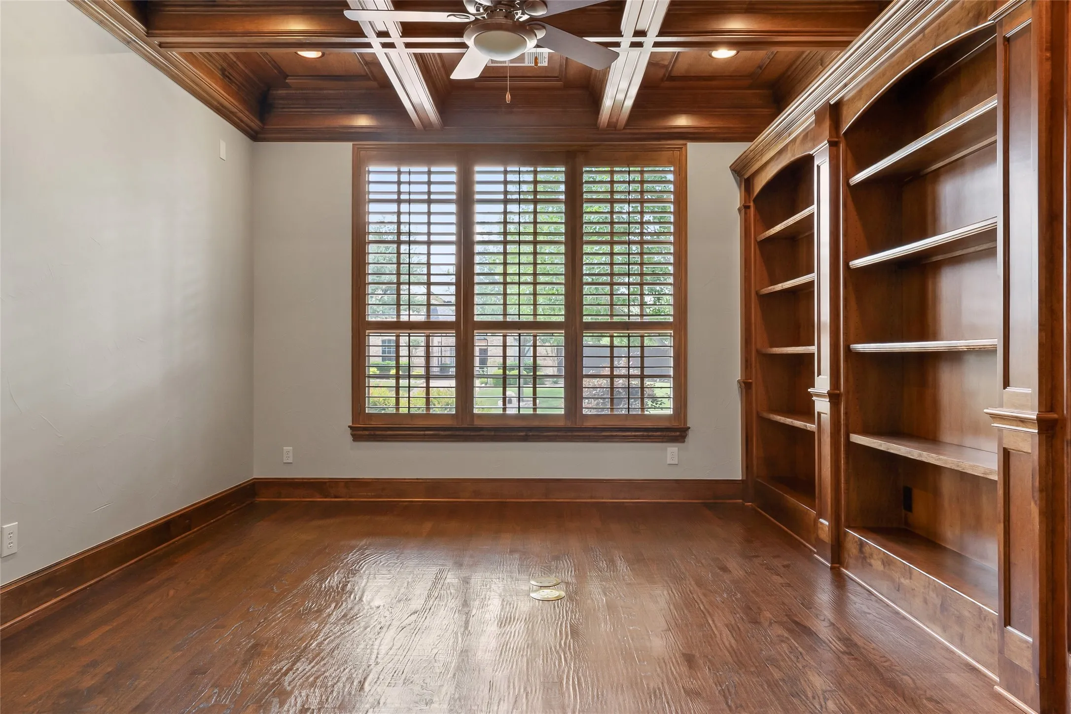 Single Family Residence For Sale in Denton County , 10918 Alta Vista Drive, Frisco, Texas 75033, 5 Bedroom, 5 Bathroom, 3 Garage spaces, 4,336 Sqft, built in 2007, mls#20821759, Real Estate Agent in Frisco, Homes For Sale in Denton county, Homes For Sale in Frisco, Realtor in Frisco Texas, Real Estate Brokerage Independent Realty Texas, Luminita Cordes Realtor