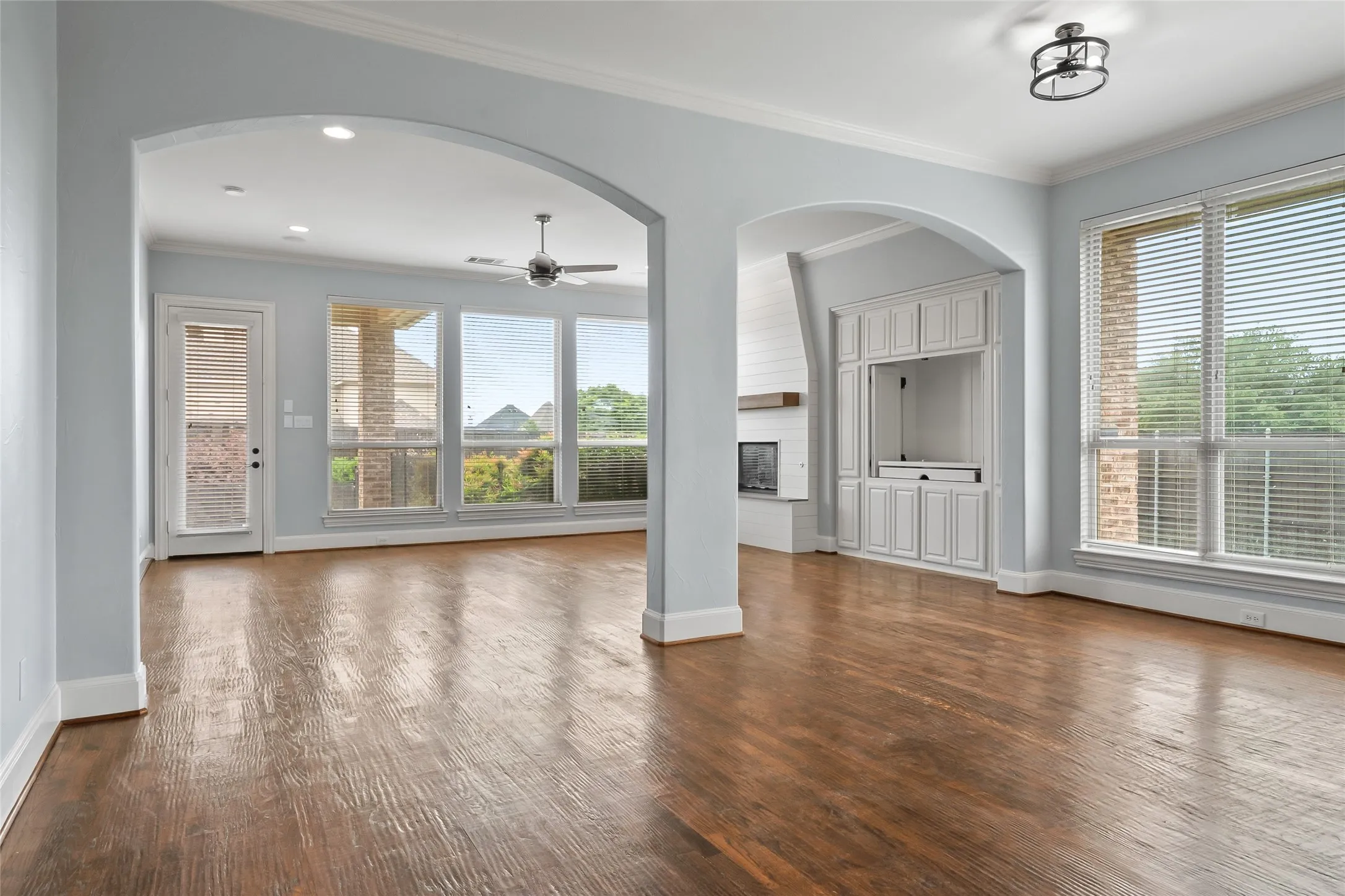 Single Family Residence For Sale in Denton County , 10918 Alta Vista Drive, Frisco, Texas 75033, 5 Bedroom, 5 Bathroom, 3 Garage spaces, 4,336 Sqft, built in 2007, mls#20821759, Real Estate Agent in Frisco, Homes For Sale in Denton county, Homes For Sale in Frisco, Realtor in Frisco Texas, Real Estate Brokerage Independent Realty Texas, Luminita Cordes Realtor