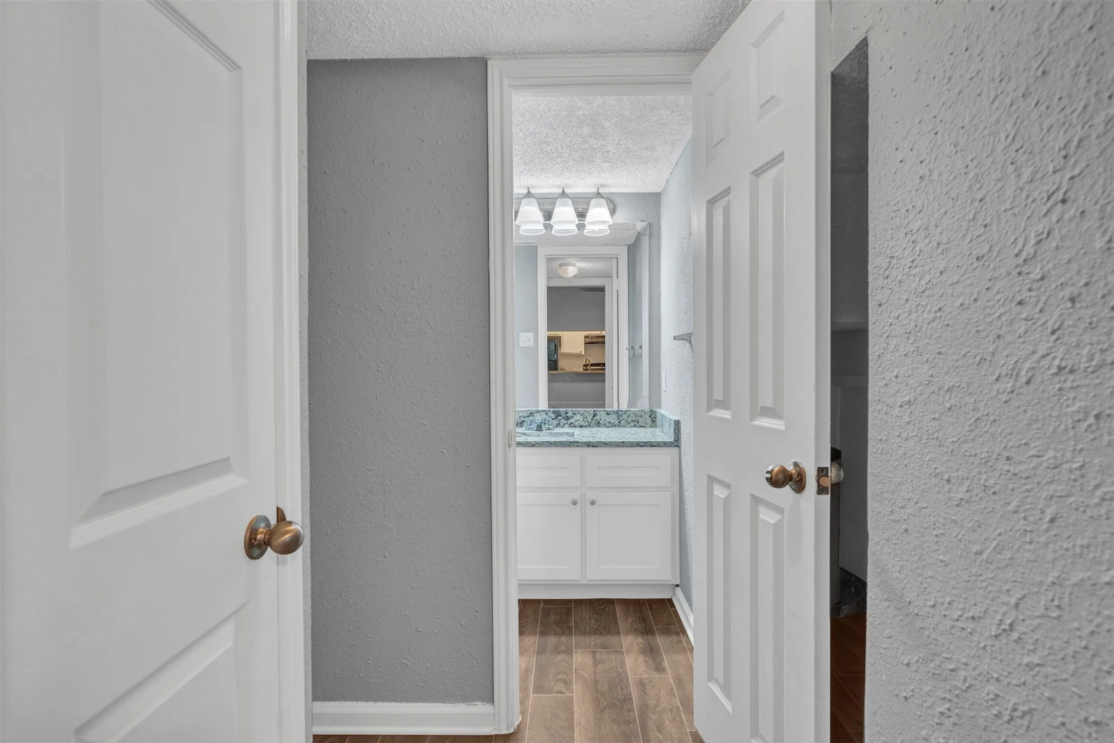 Condominium For Sale in Dallas County , 11311 Audelia Road 221, Dallas, Texas 75243, 2 Bedroom, 2 Bathroom, Garage spaces, 1,017 Sqft, built in 1982, mls#20822302, Real Estate Agent in Dallas, Homes For Sale in Dallas county, Homes For Sale in Dallas, Realtor in Dallas Texas, Real Estate Brokerage Independent Realty Texas, Luminita Cordes Realtor