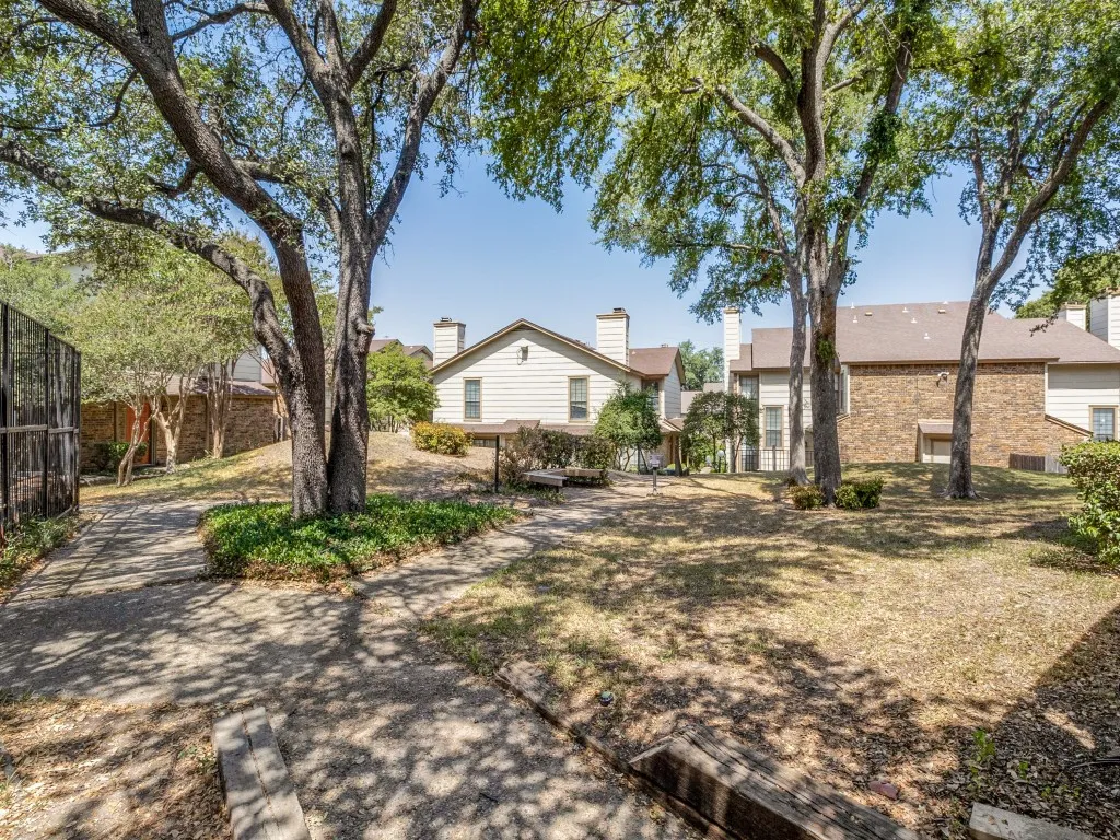 Condominium For Sale in Dallas County , 11311 Audelia Road 221, Dallas, Texas 75243, 2 Bedroom, 2 Bathroom, Garage spaces, 1,017 Sqft, built in 1982, mls#20822302, Real Estate Agent in Dallas, Homes For Sale in Dallas county, Homes For Sale in Dallas, Realtor in Dallas Texas, Real Estate Brokerage Independent Realty Texas, Luminita Cordes Realtor
