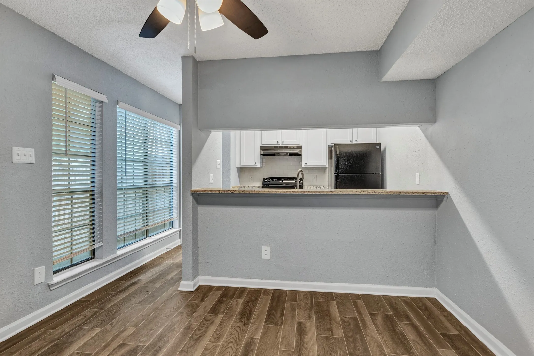 Condominium For Sale in Dallas County , 11311 Audelia Road 221, Dallas, Texas 75243, 2 Bedroom, 2 Bathroom, Garage spaces, 1,017 Sqft, built in 1982, mls#20822302, Real Estate Agent in Dallas, Homes For Sale in Dallas county, Homes For Sale in Dallas, Realtor in Dallas Texas, Real Estate Brokerage Independent Realty Texas, Luminita Cordes Realtor